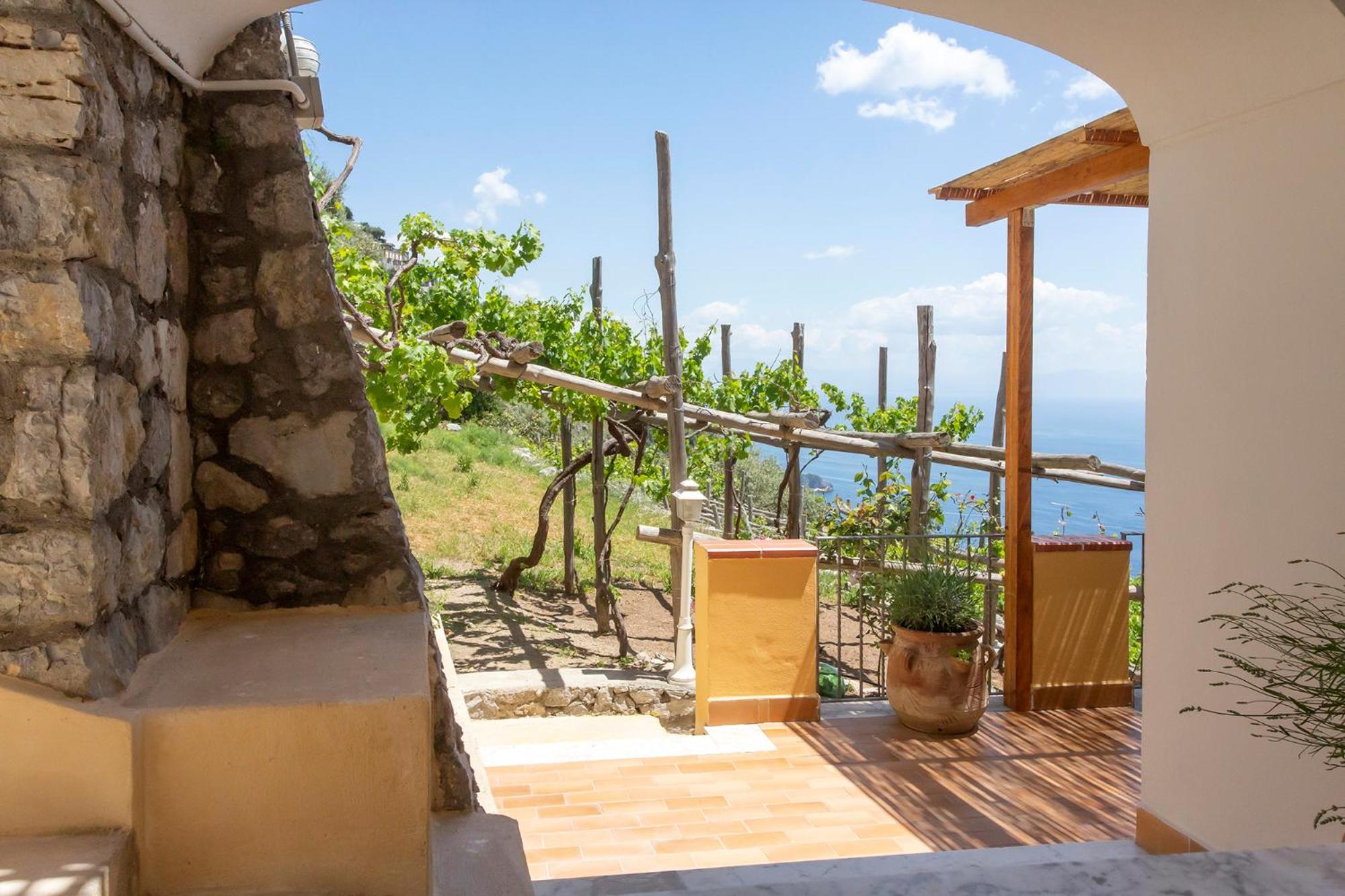 Apartment with Sea View - Photo 3