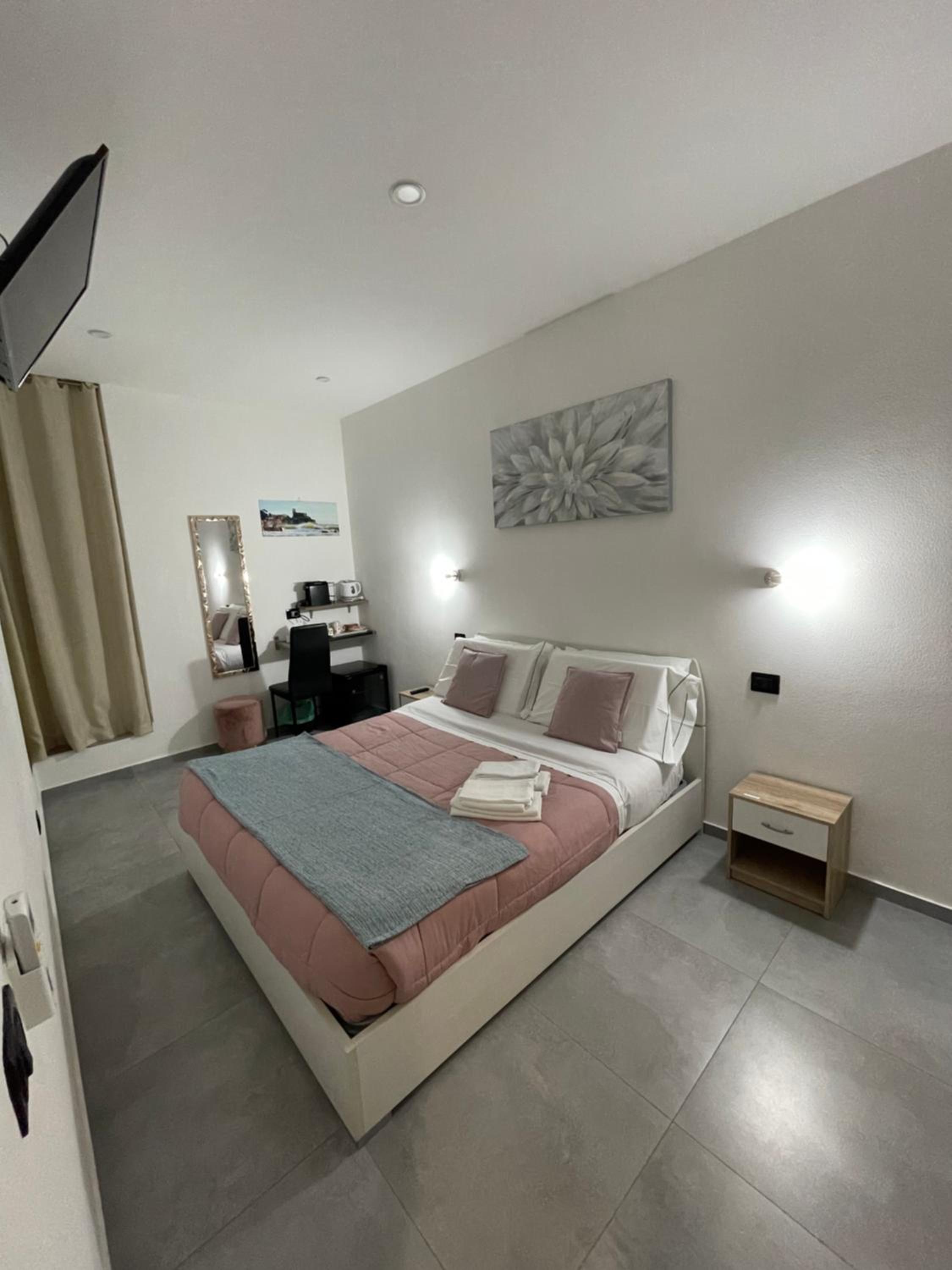 Superior King Room - Photo 1