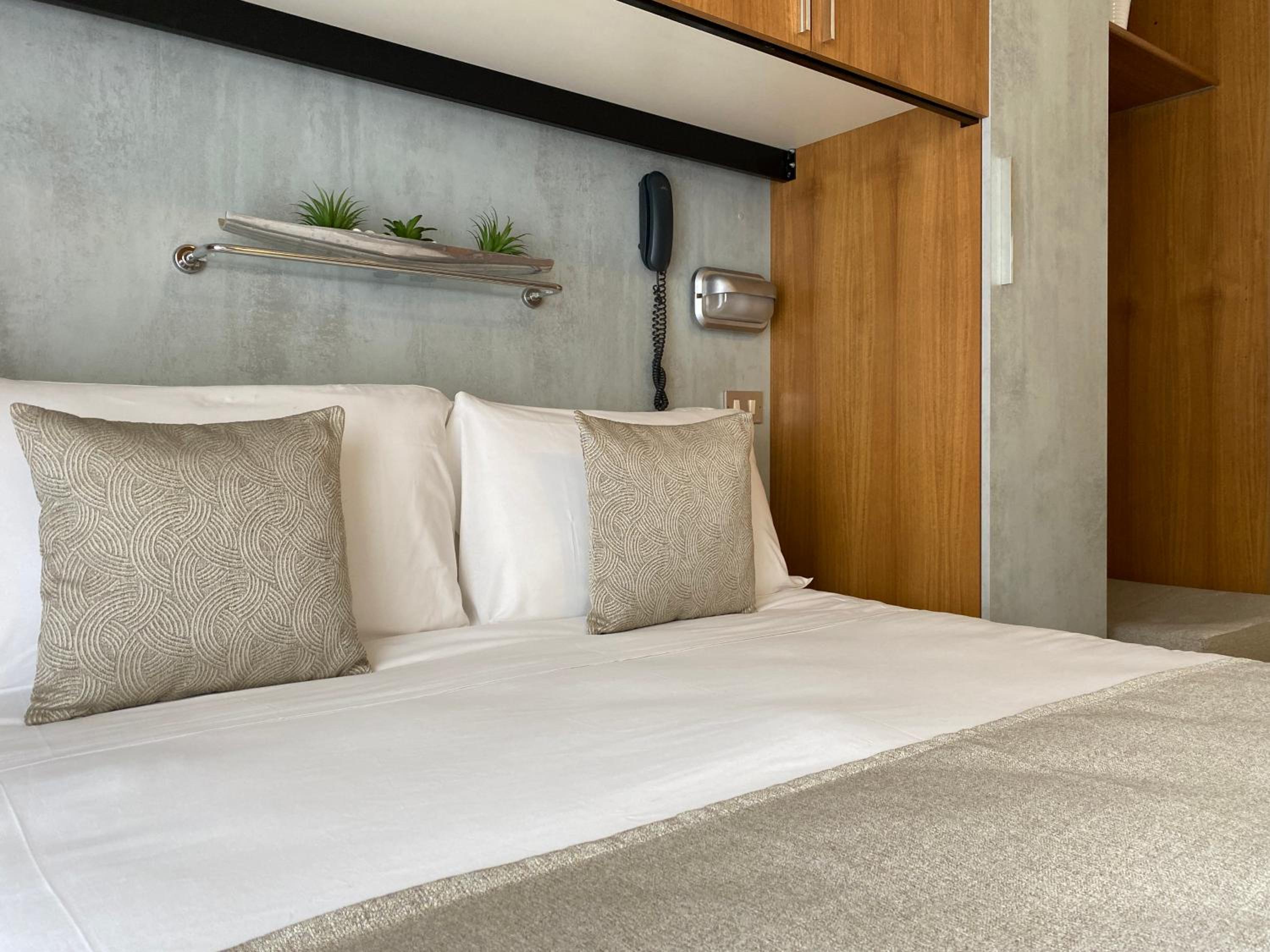 Deluxe Double or Twin Room - Photo 9
