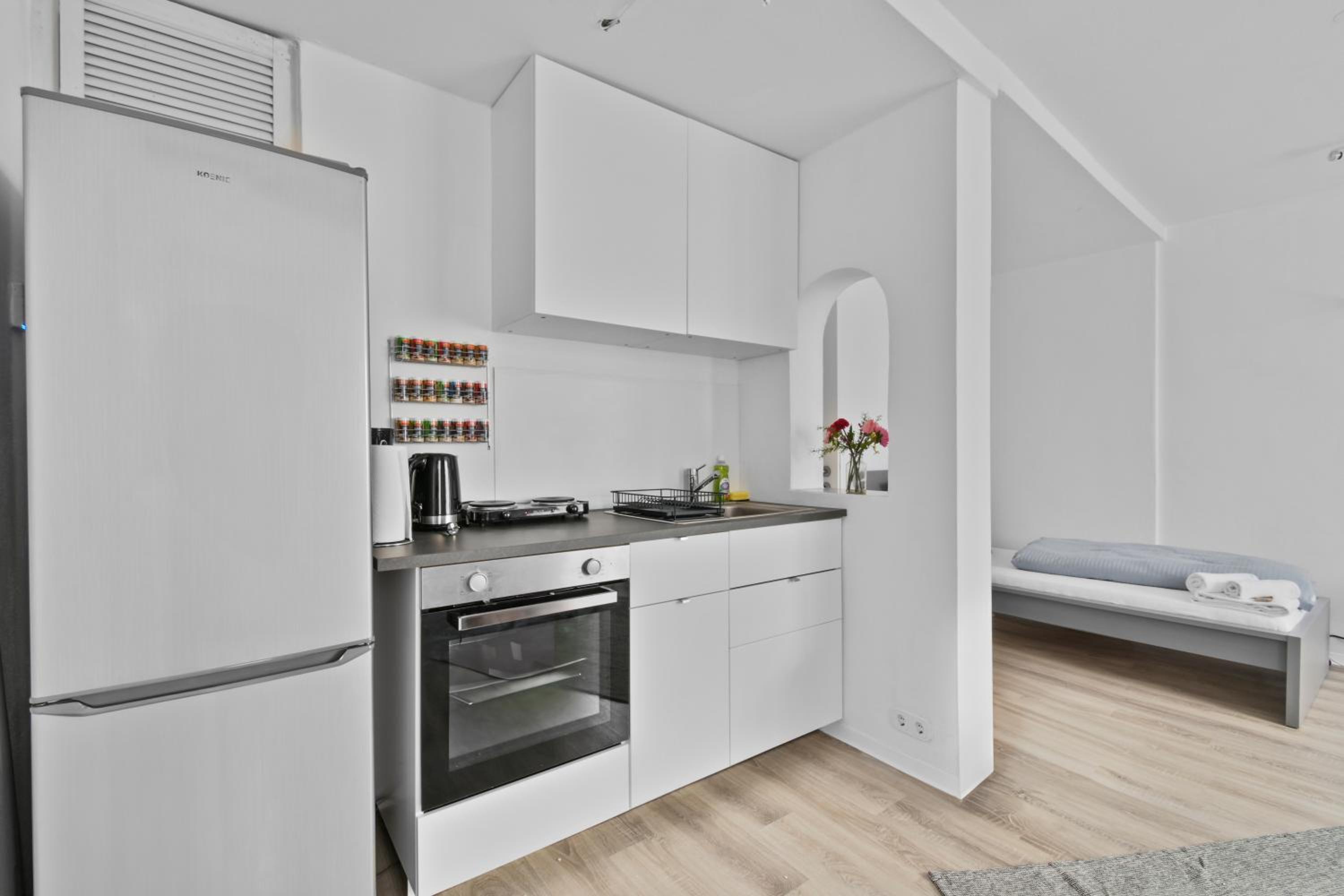 One-Bedroom Apartment photo 2