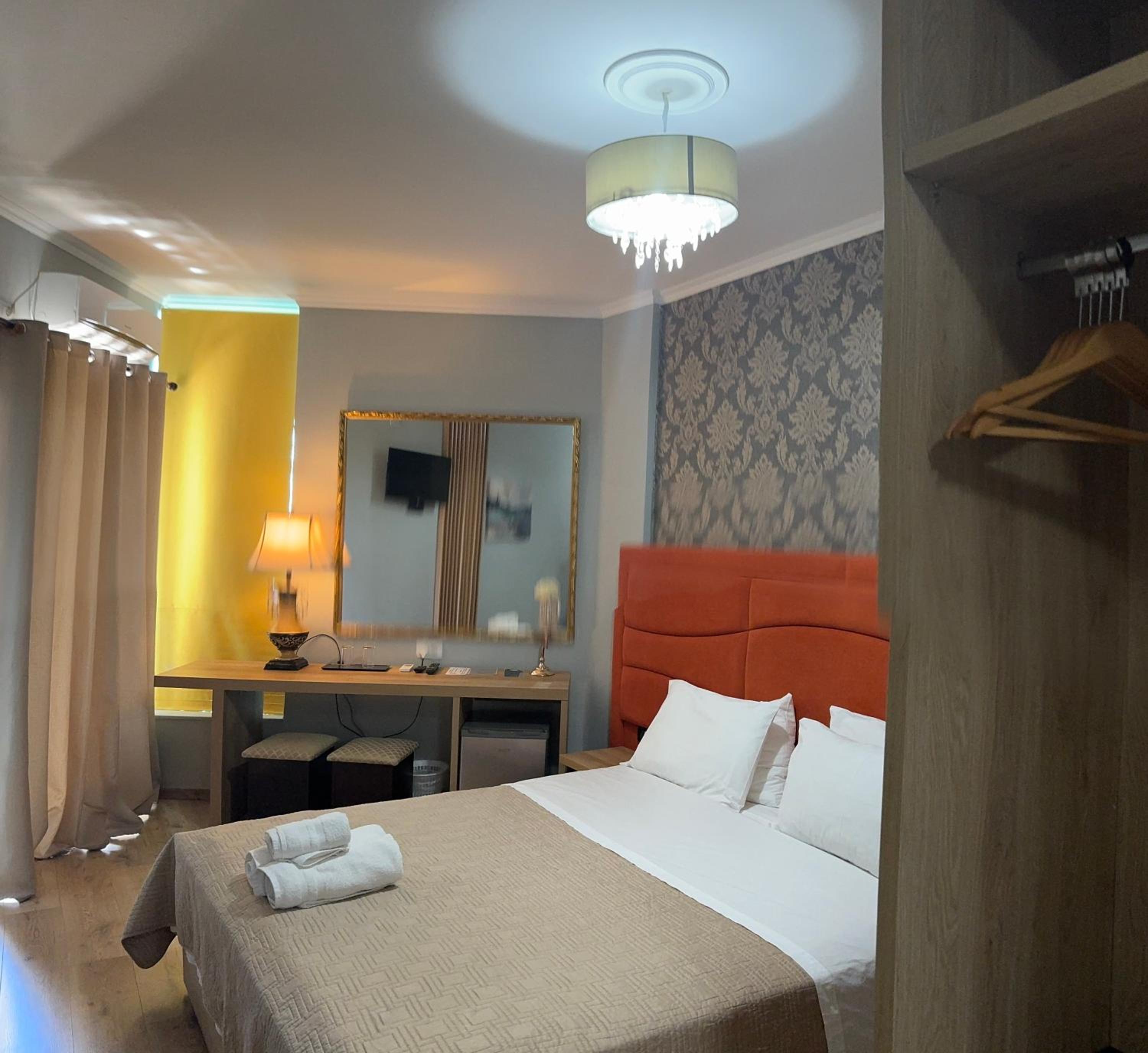 Deluxe Double Room with Side Sea View
