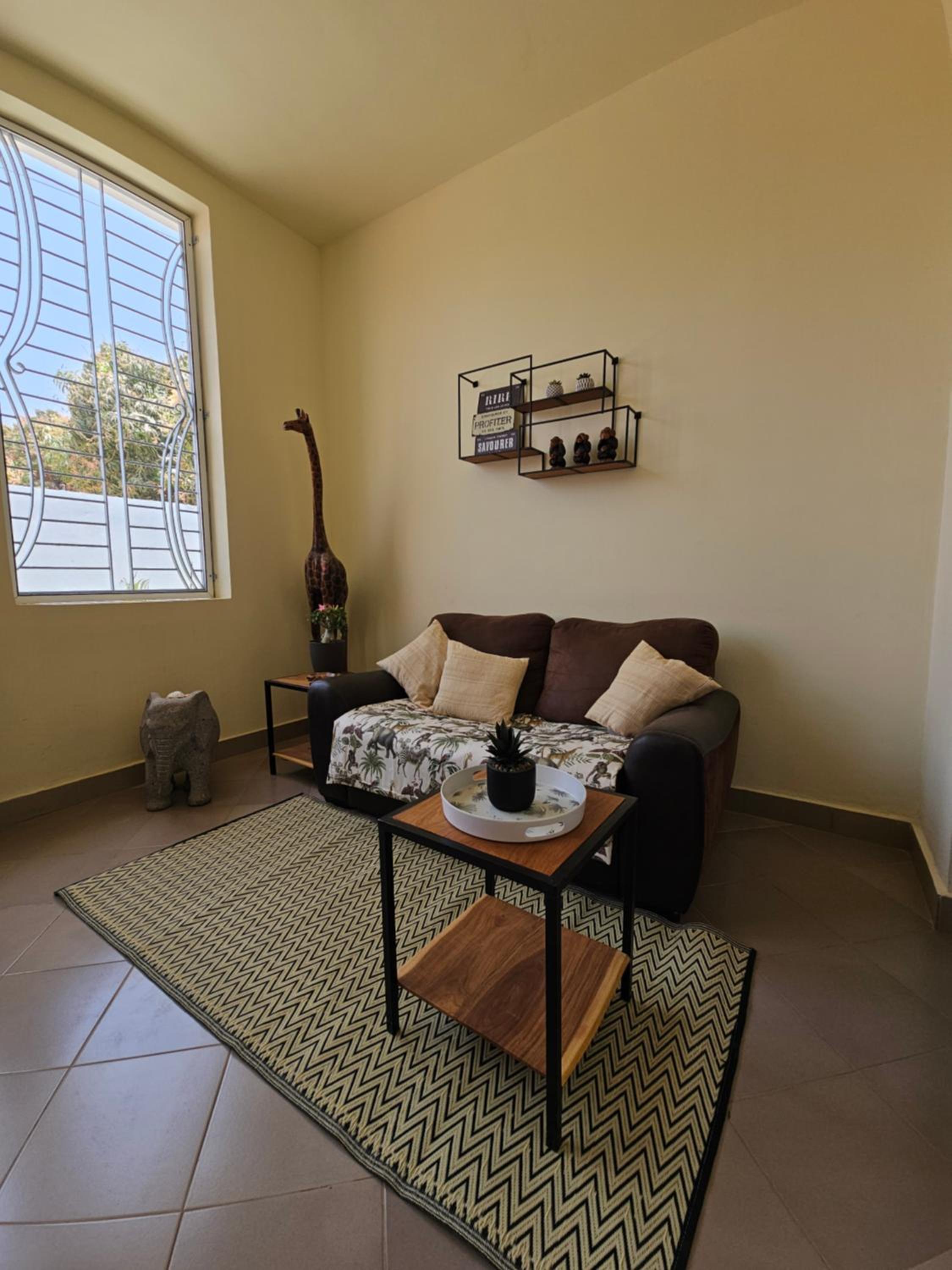 One-Bedroom Apartment photo 1