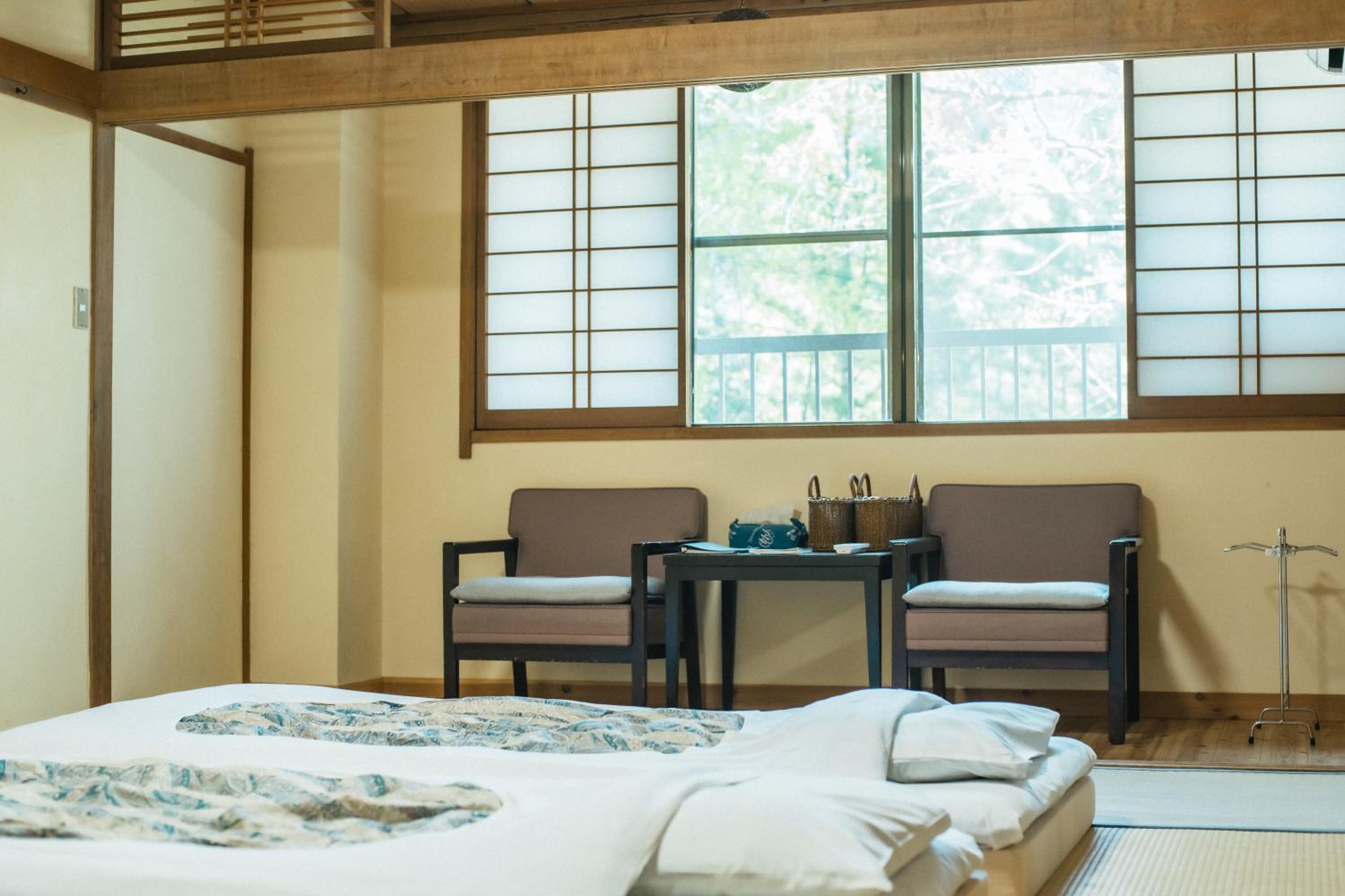 Japanese-Style Family Room with Private Bathroom - Photo 1