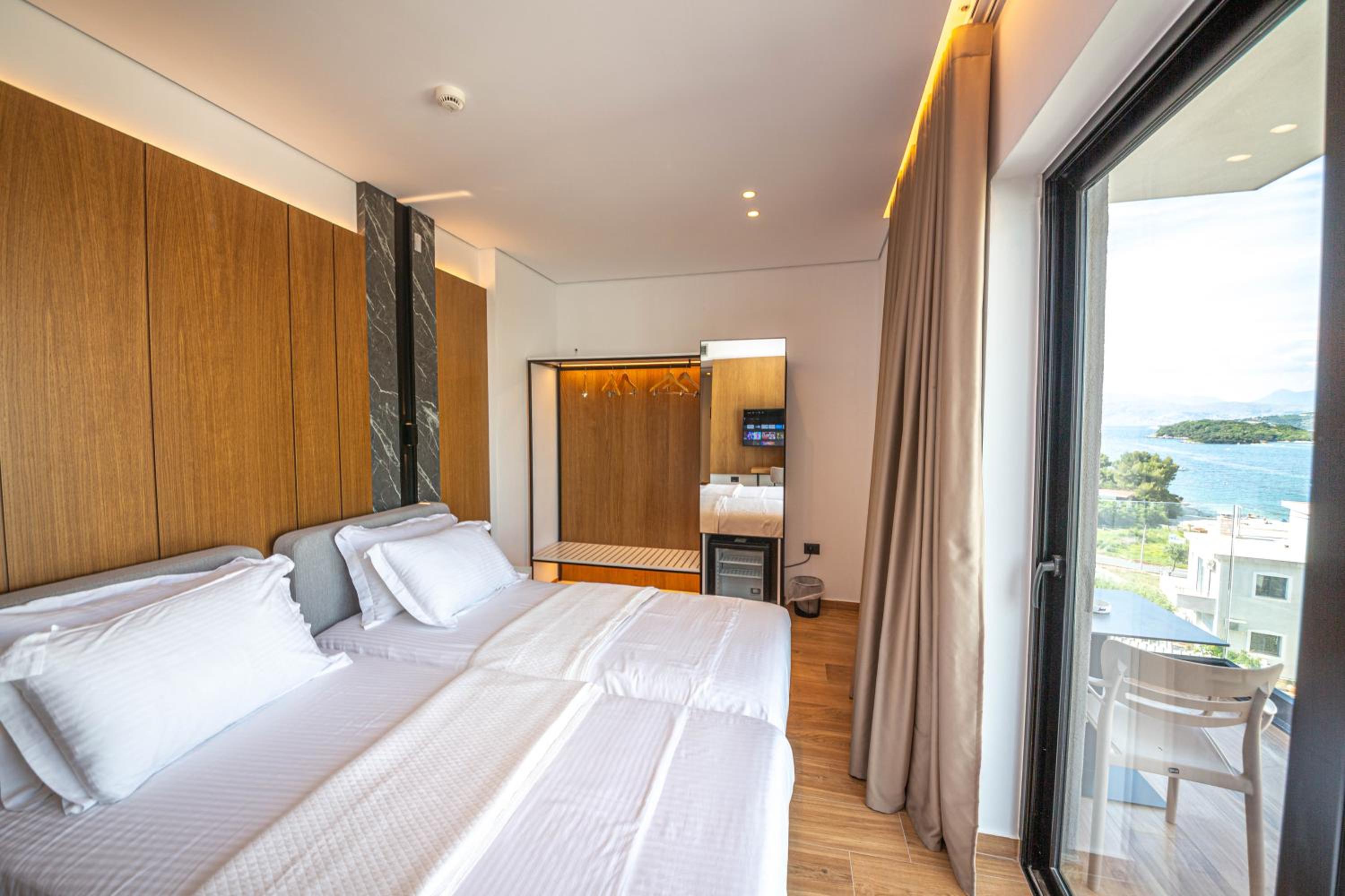 Deluxe Double or Twin Room with Balcony and Sea View photo 1