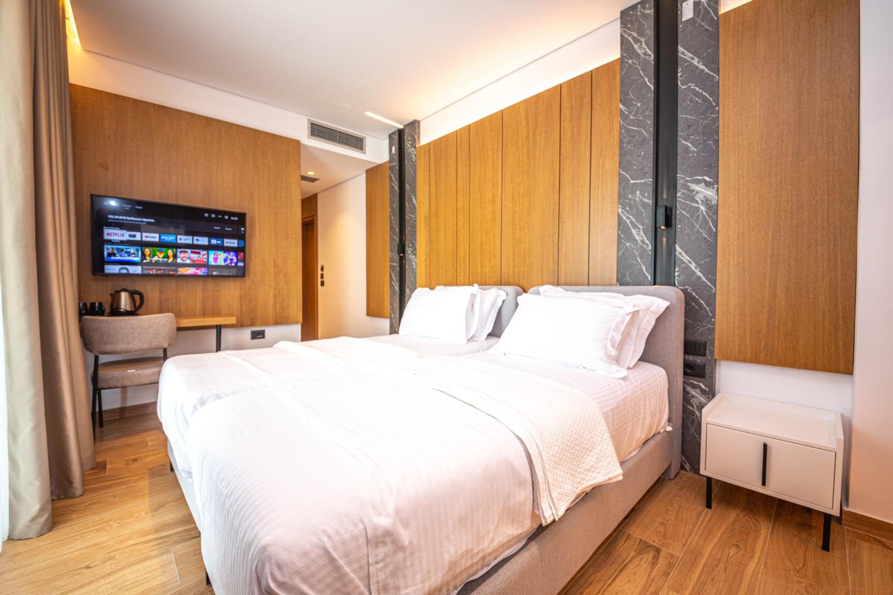 Deluxe Double or Twin Room with Balcony and Sea View