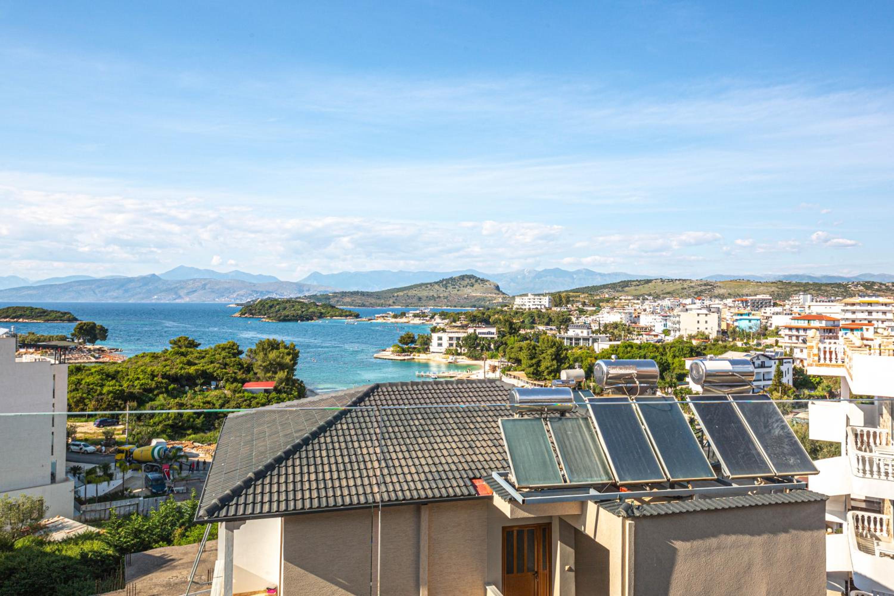 Deluxe Triple Room with Balcony and Sea View photo 3