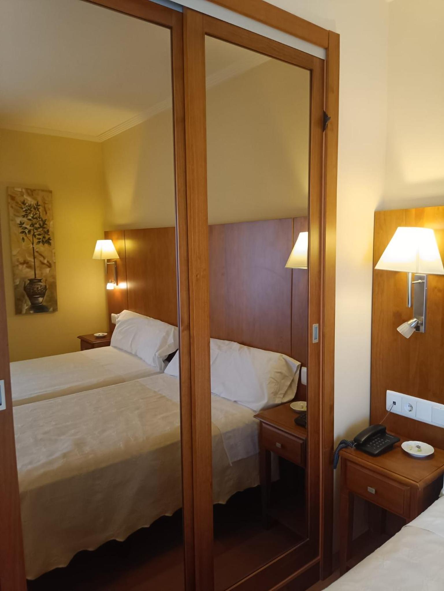 Twin Room - Photo 5