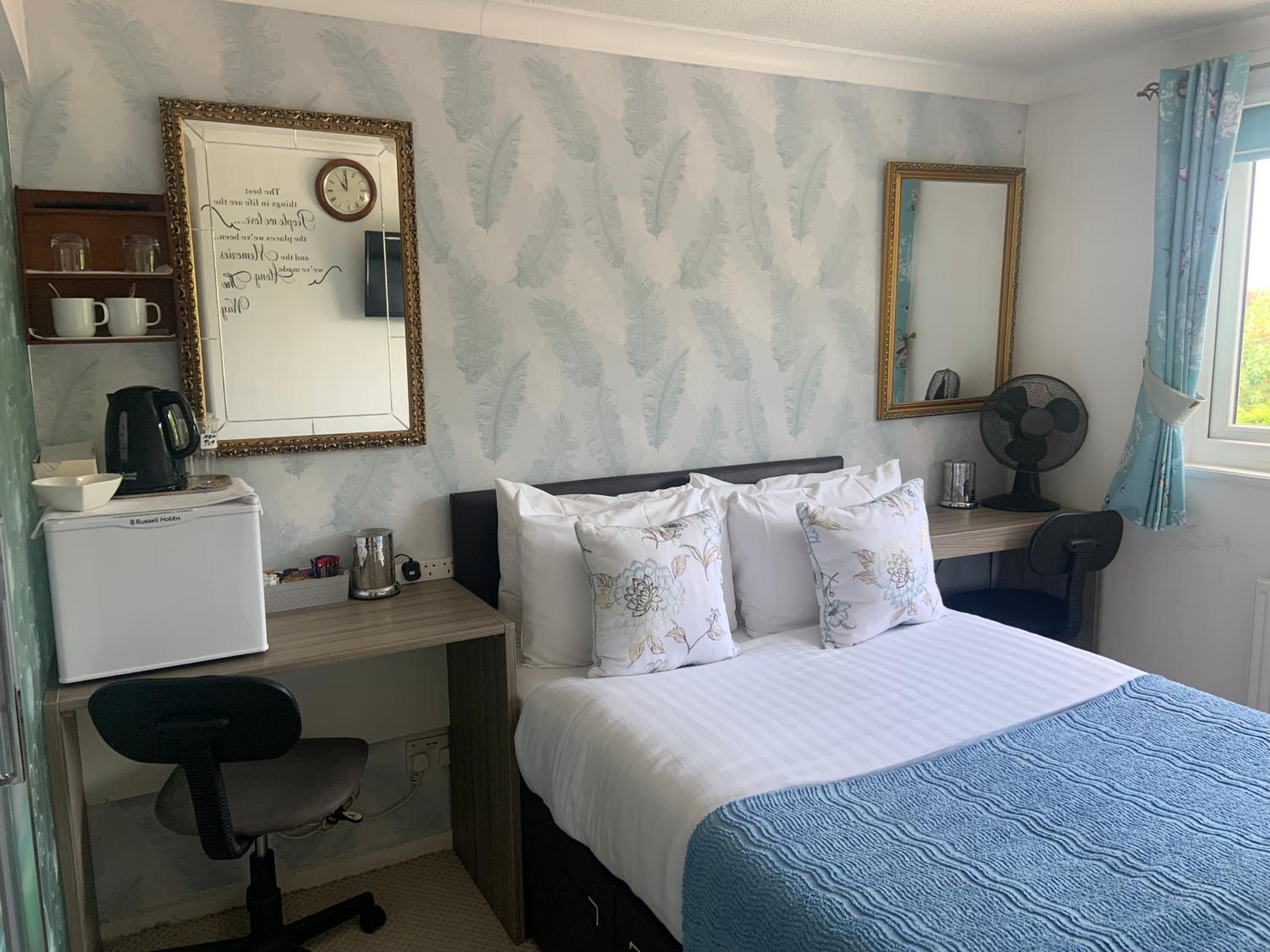 Deluxe Double Room with Shower