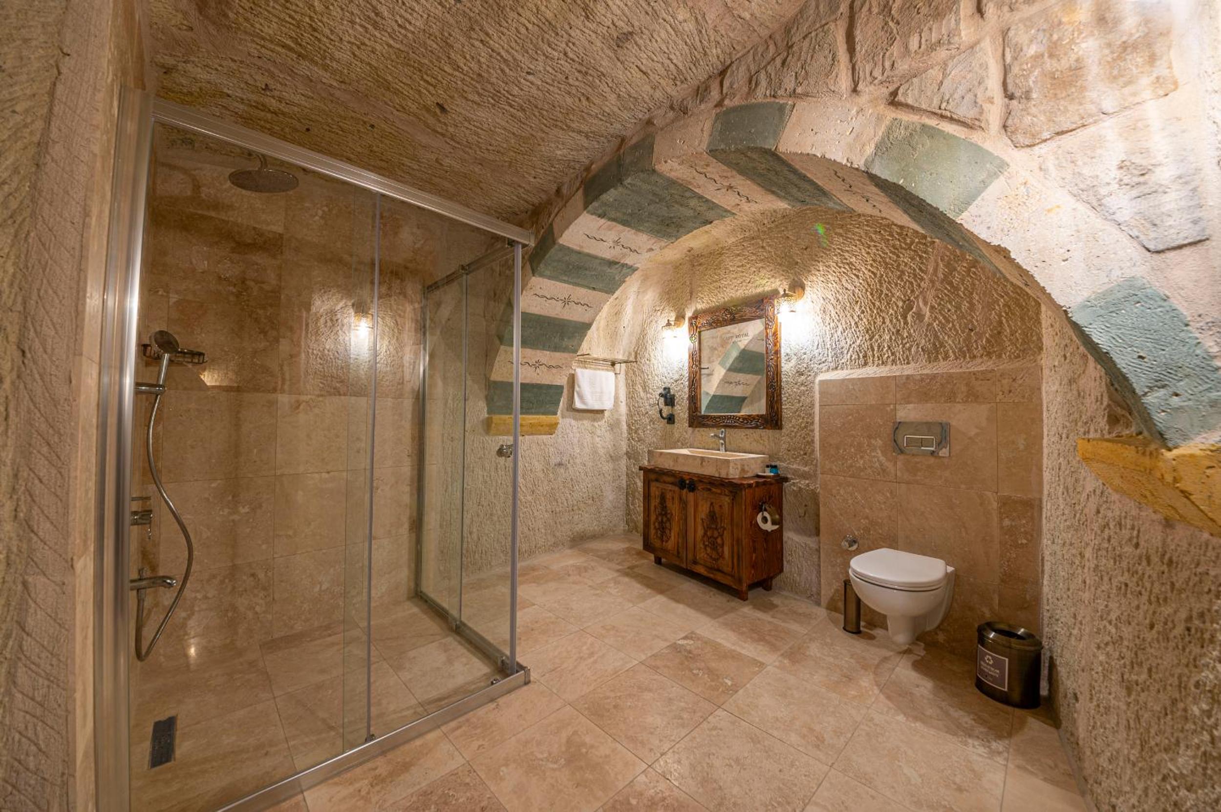 Superior King Suite - Photo 12