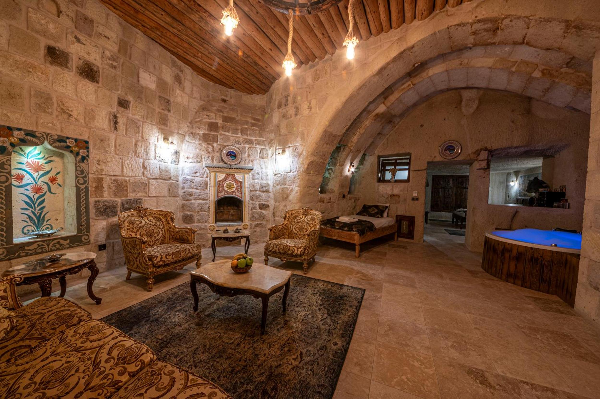 Superior King Suite - Photo 20