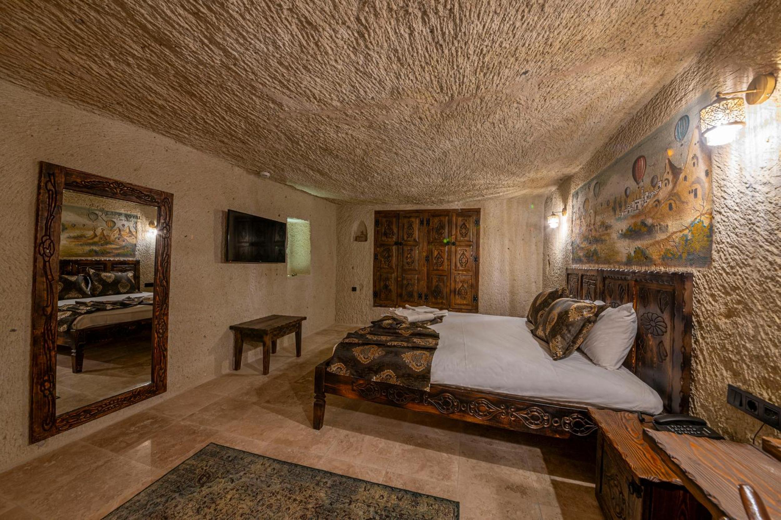 Superior King Suite - Photo 22