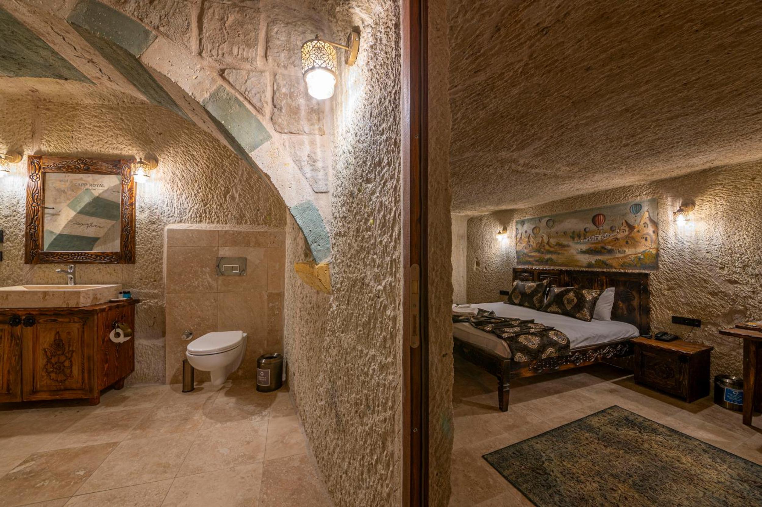 Superior King Suite - Photo 16