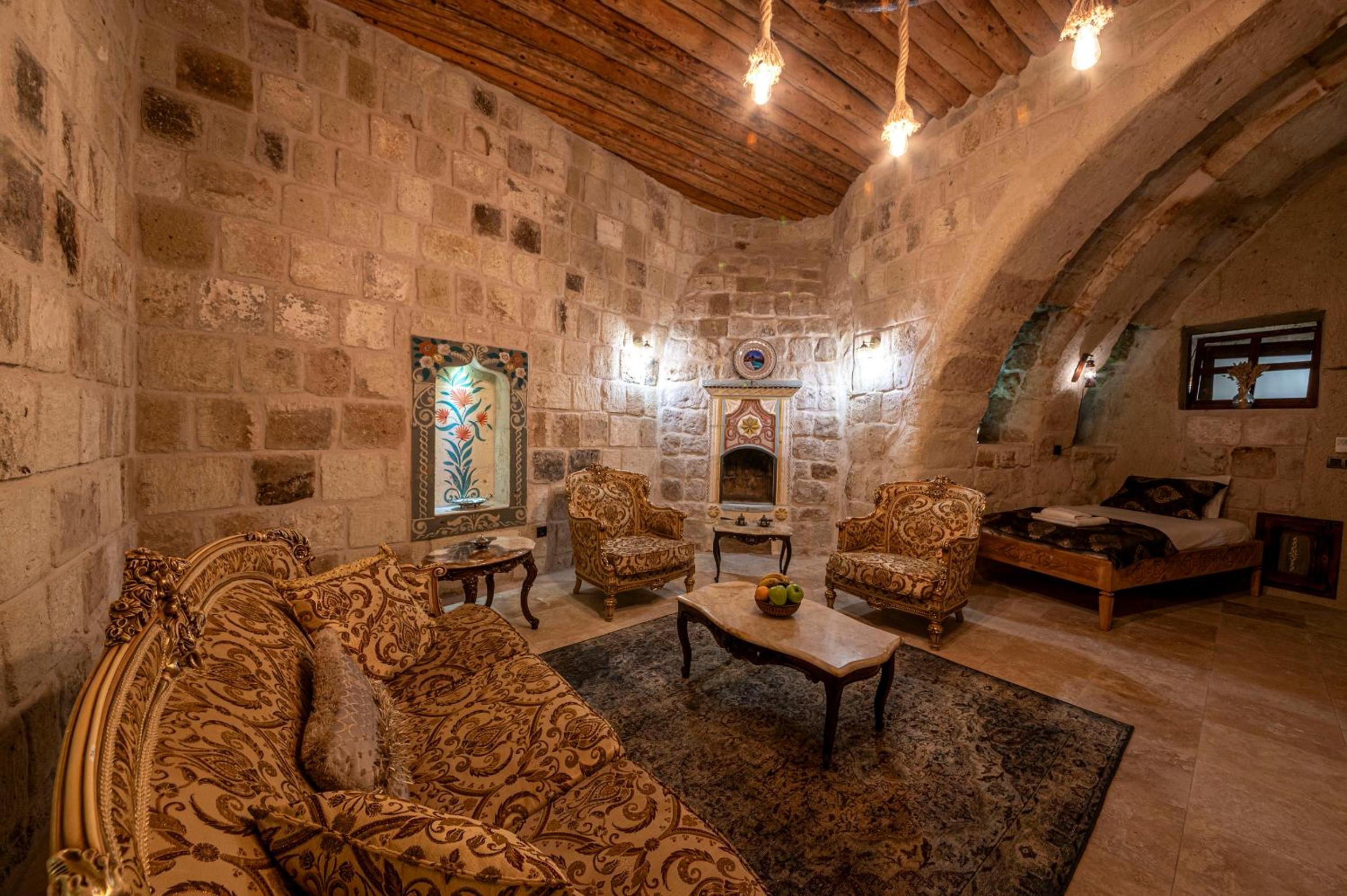 Superior King Suite - Photo 28