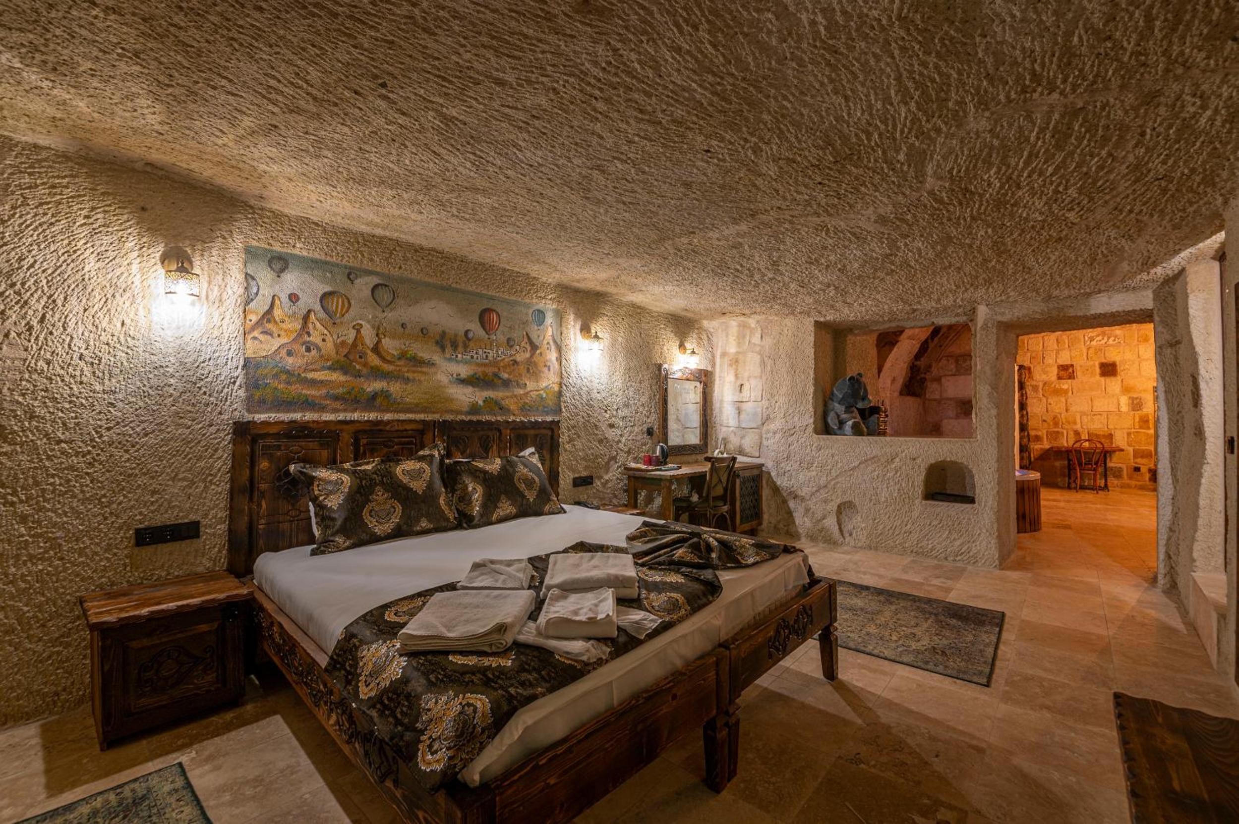 Superior King Suite - Photo 1