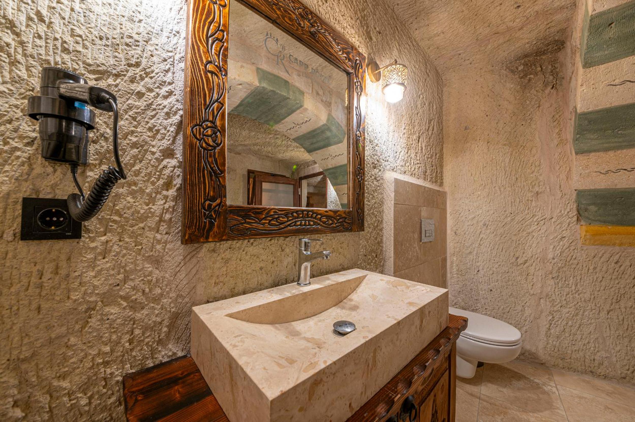 Superior King Suite - Photo 17