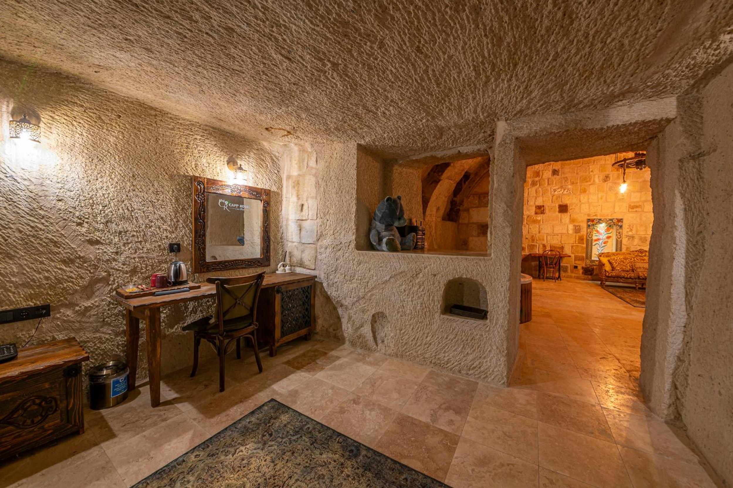 Superior King Suite - Photo 27
