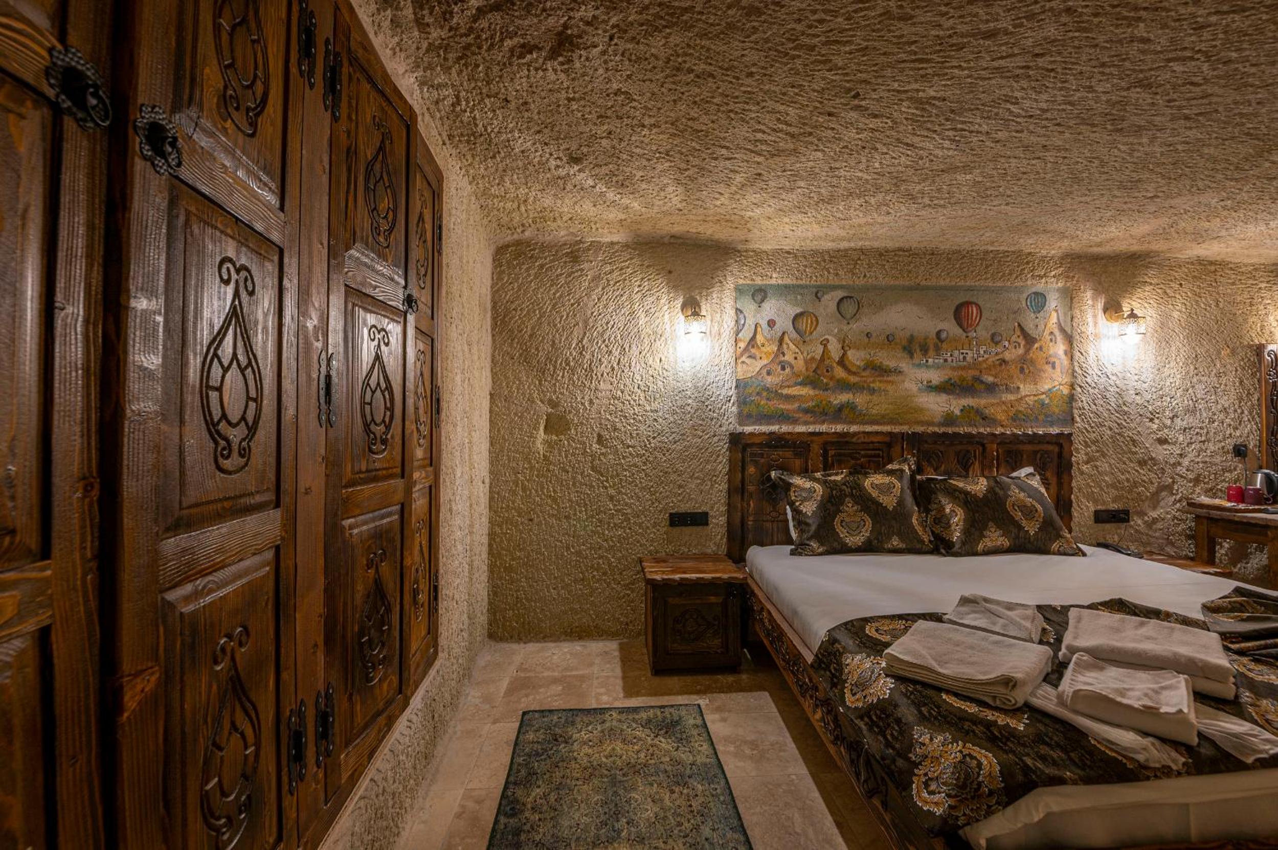 Superior King Suite - Photo 30