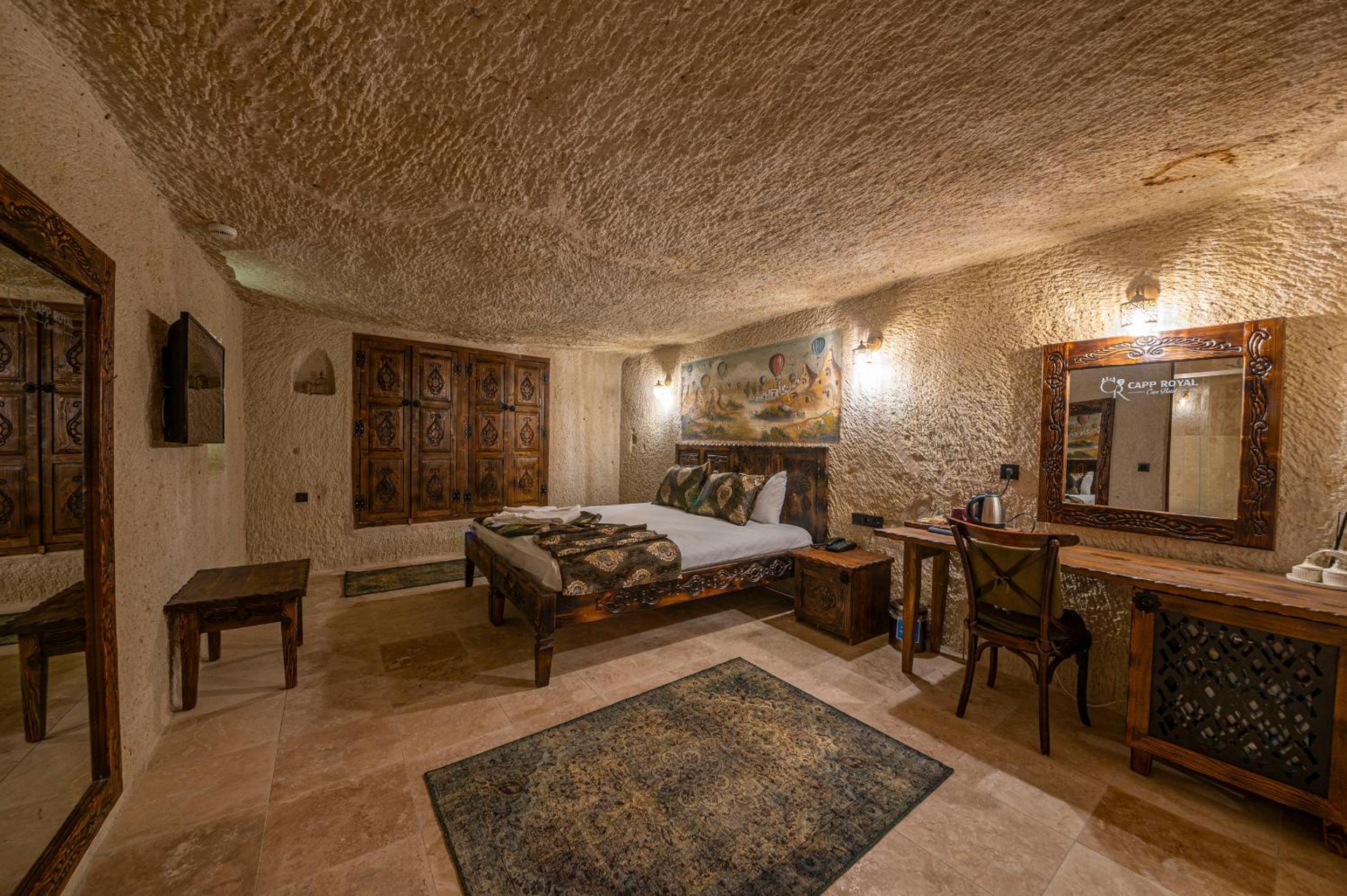 Superior King Suite - Photo 25