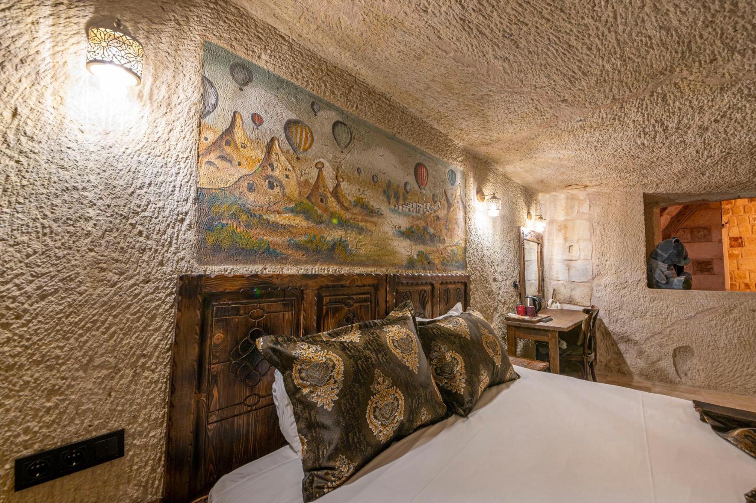 Superior King Suite - Photo 26