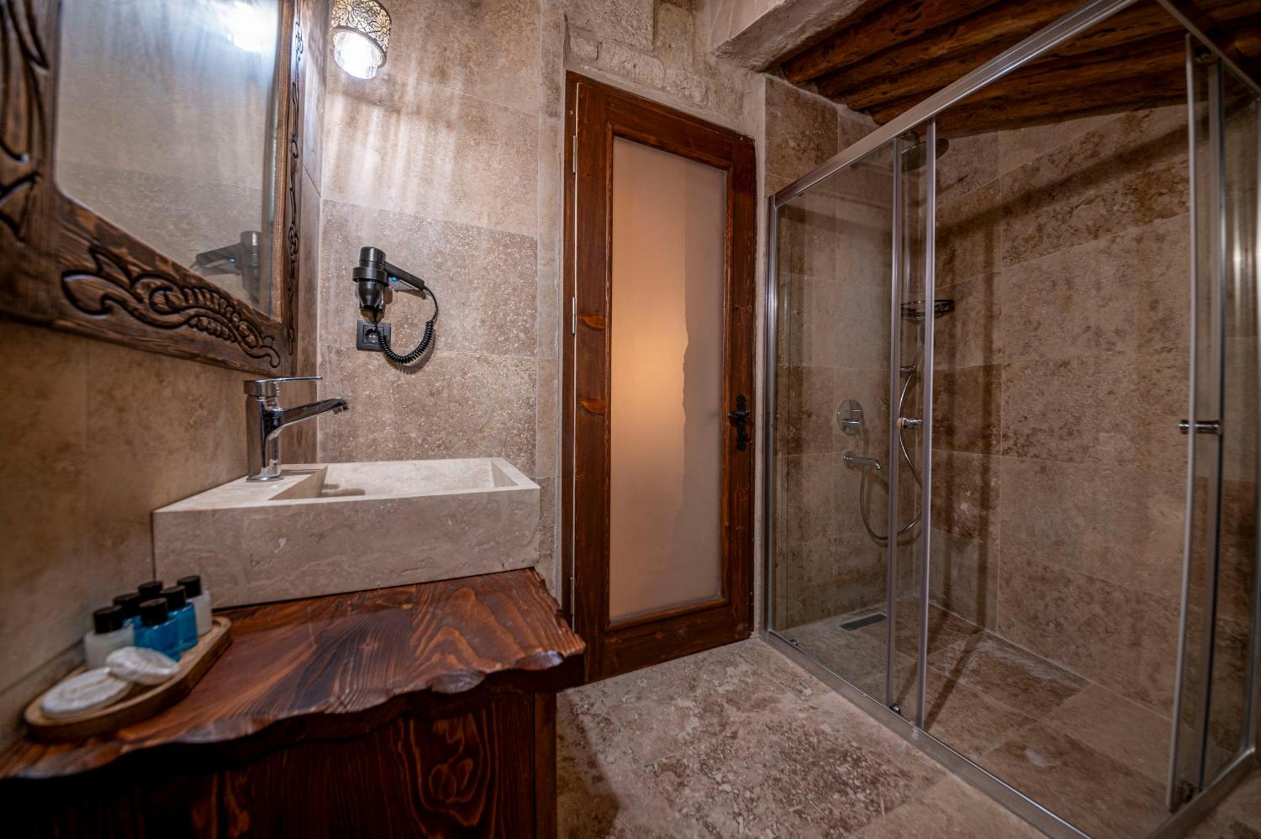 Standard Double Room - Photo 5