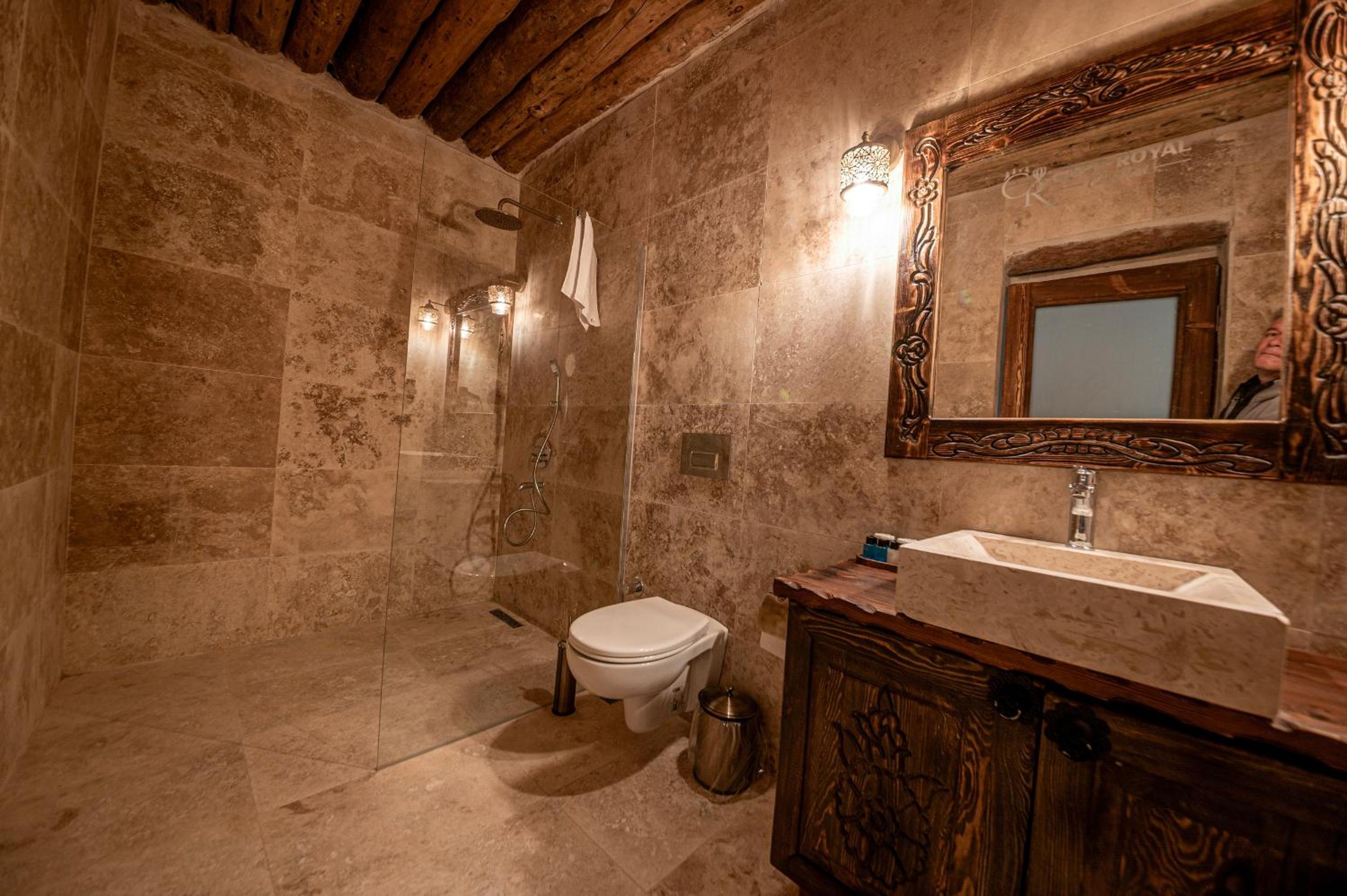 Standard Double Room - Photo 17