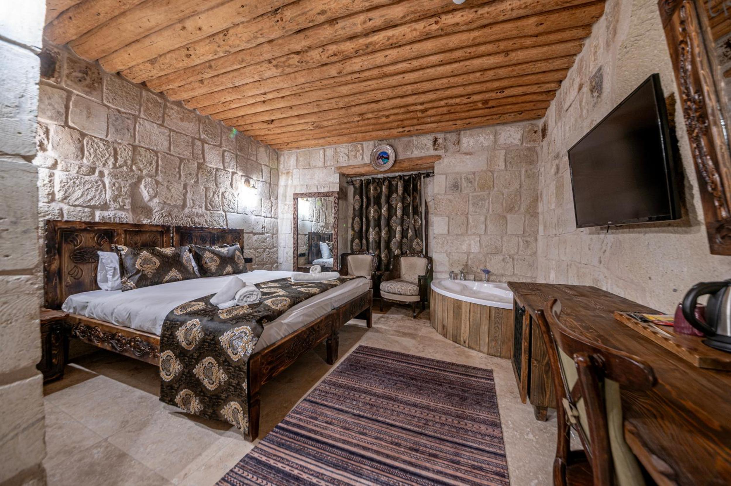 Standard Double Room - Photo 16