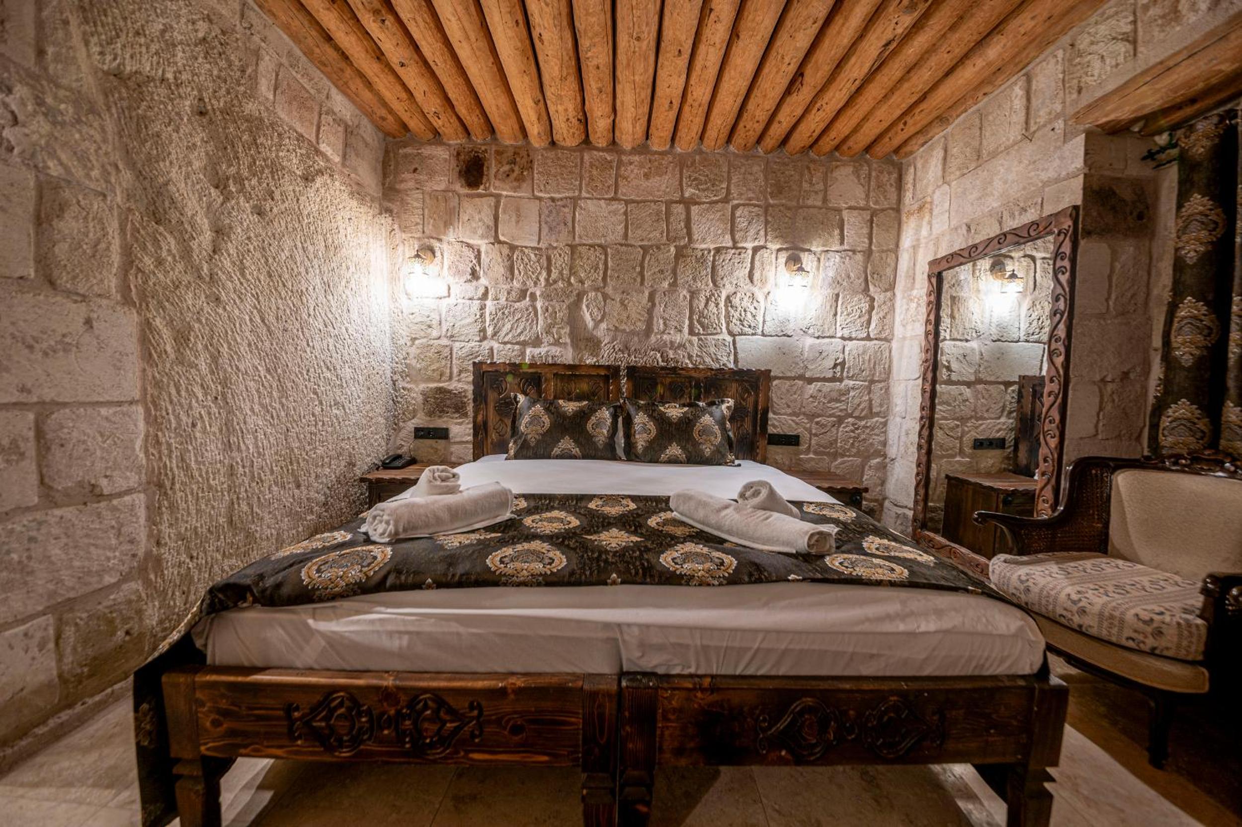 Standard Double Room - Photo 15