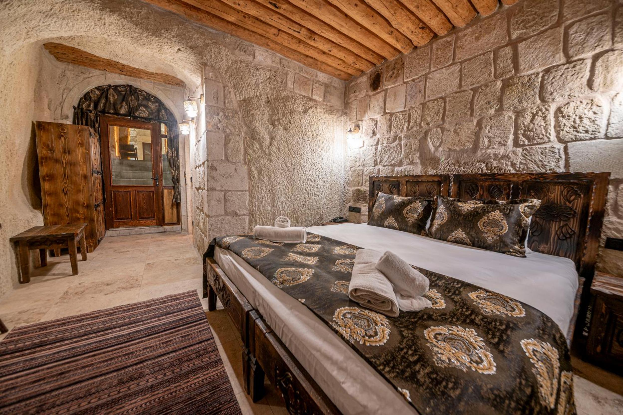 Standard Double Room - Photo 13