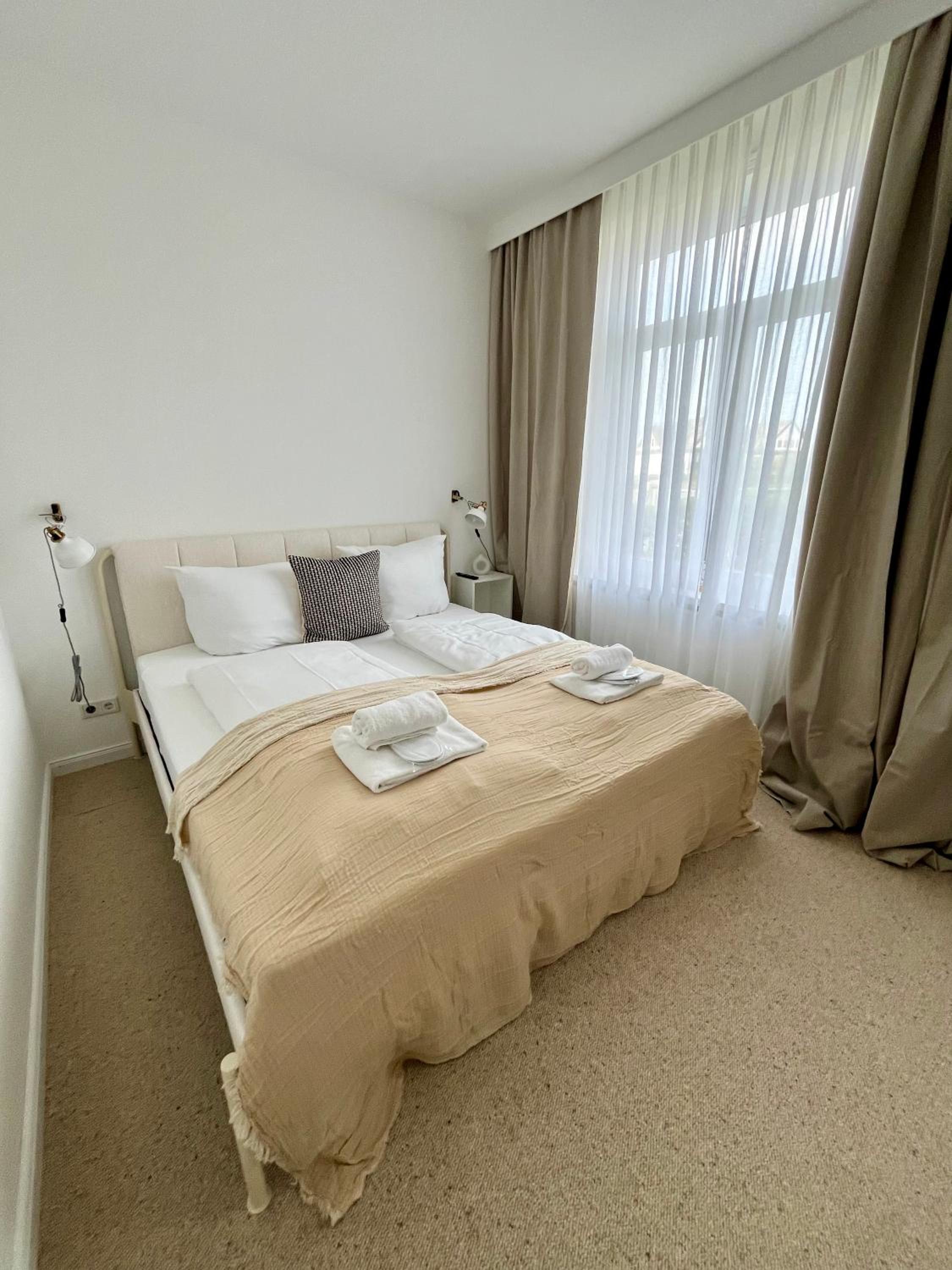 Standard Double Room thumbnail 5