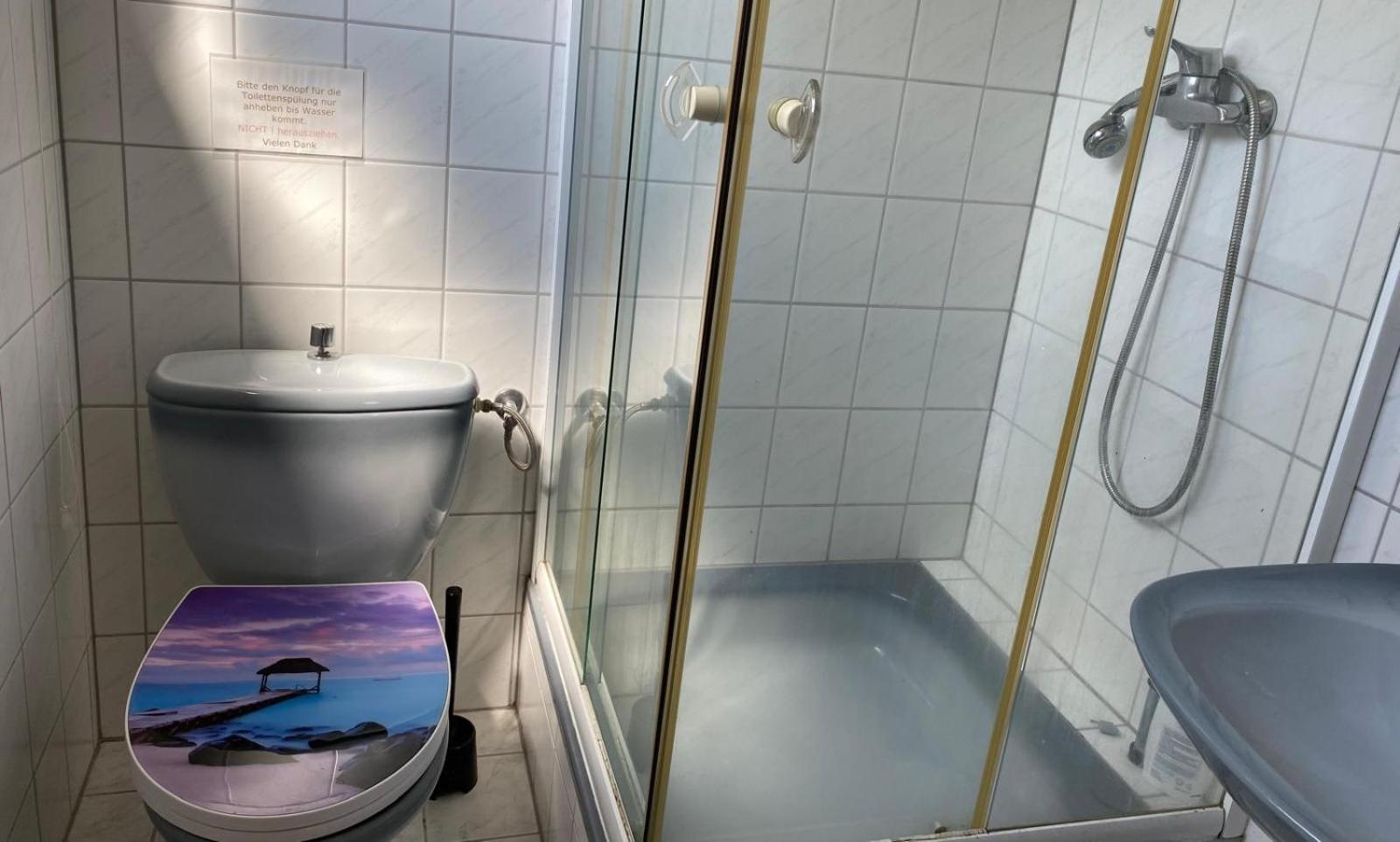 Single Room with Bathroom photo 3