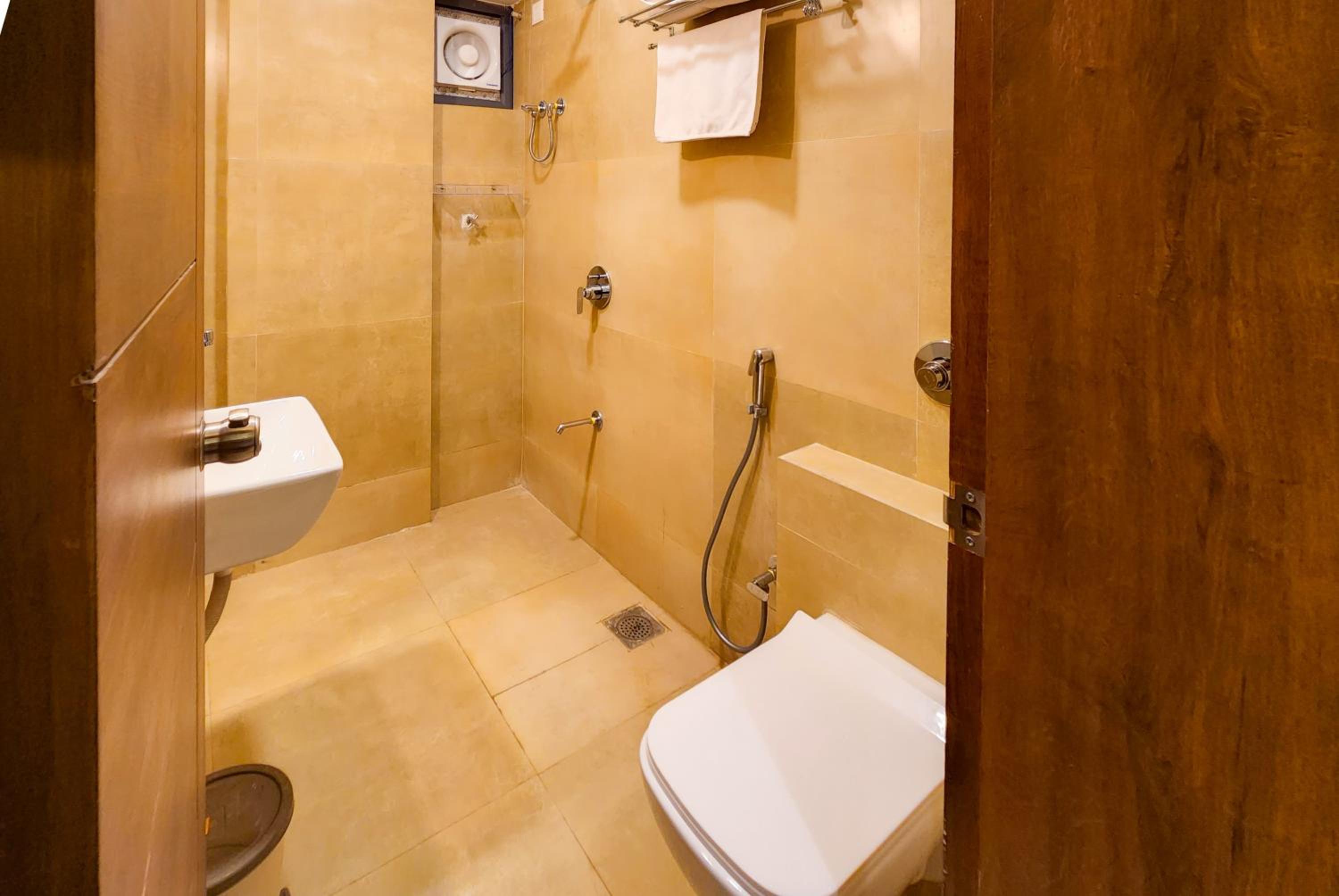 Twin Room - Photo 16