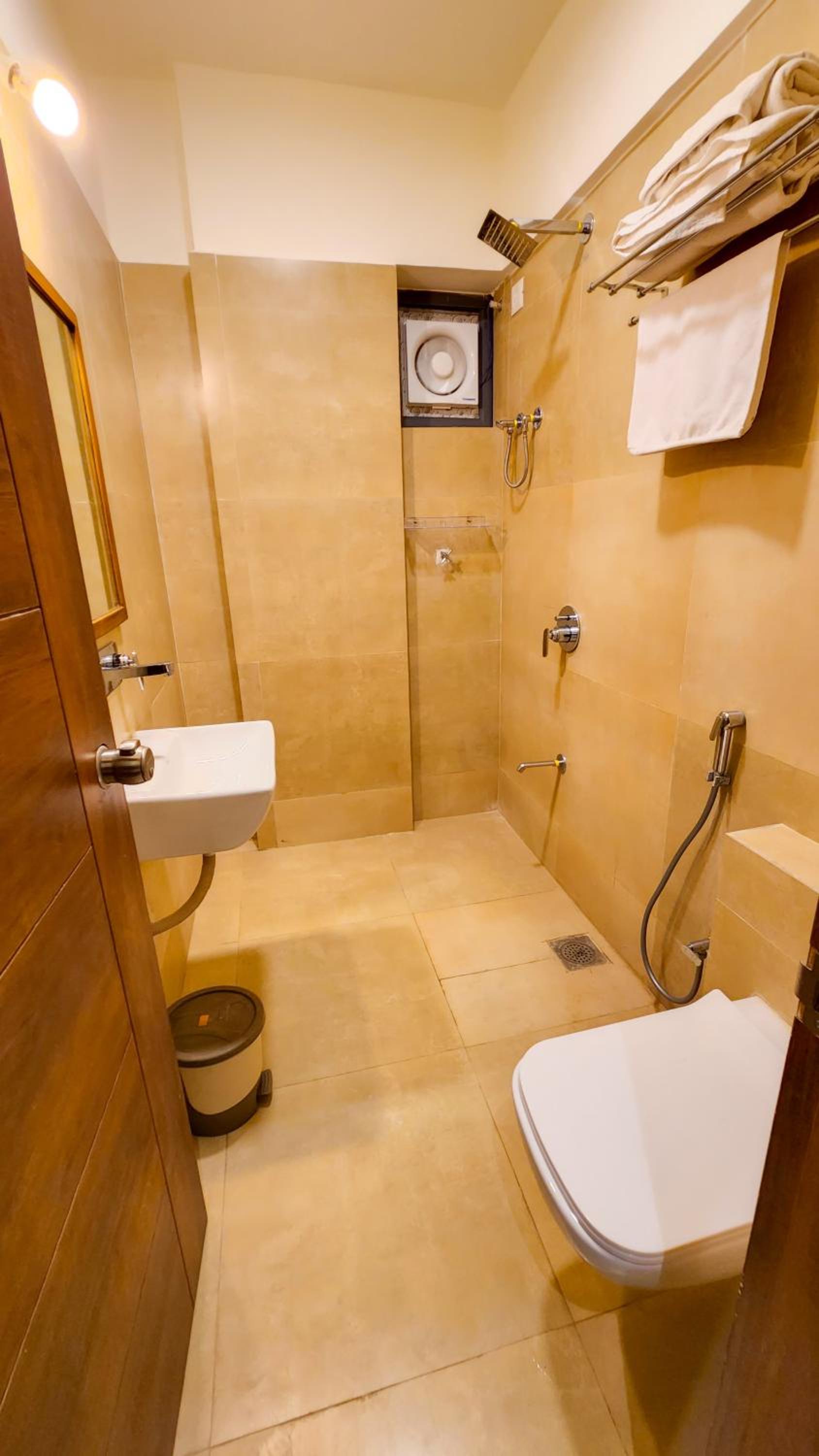 Twin Room - Photo 12