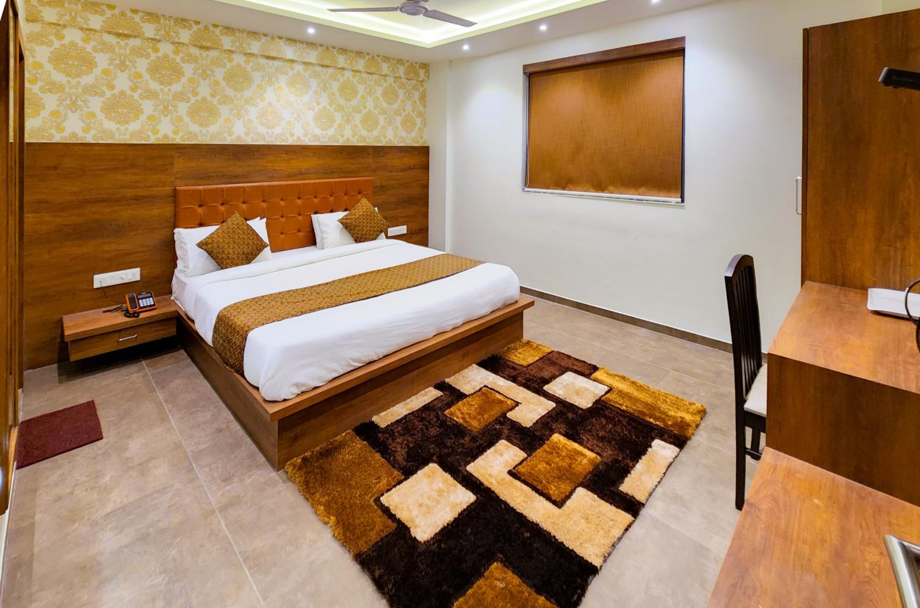 Suite - Photo 19