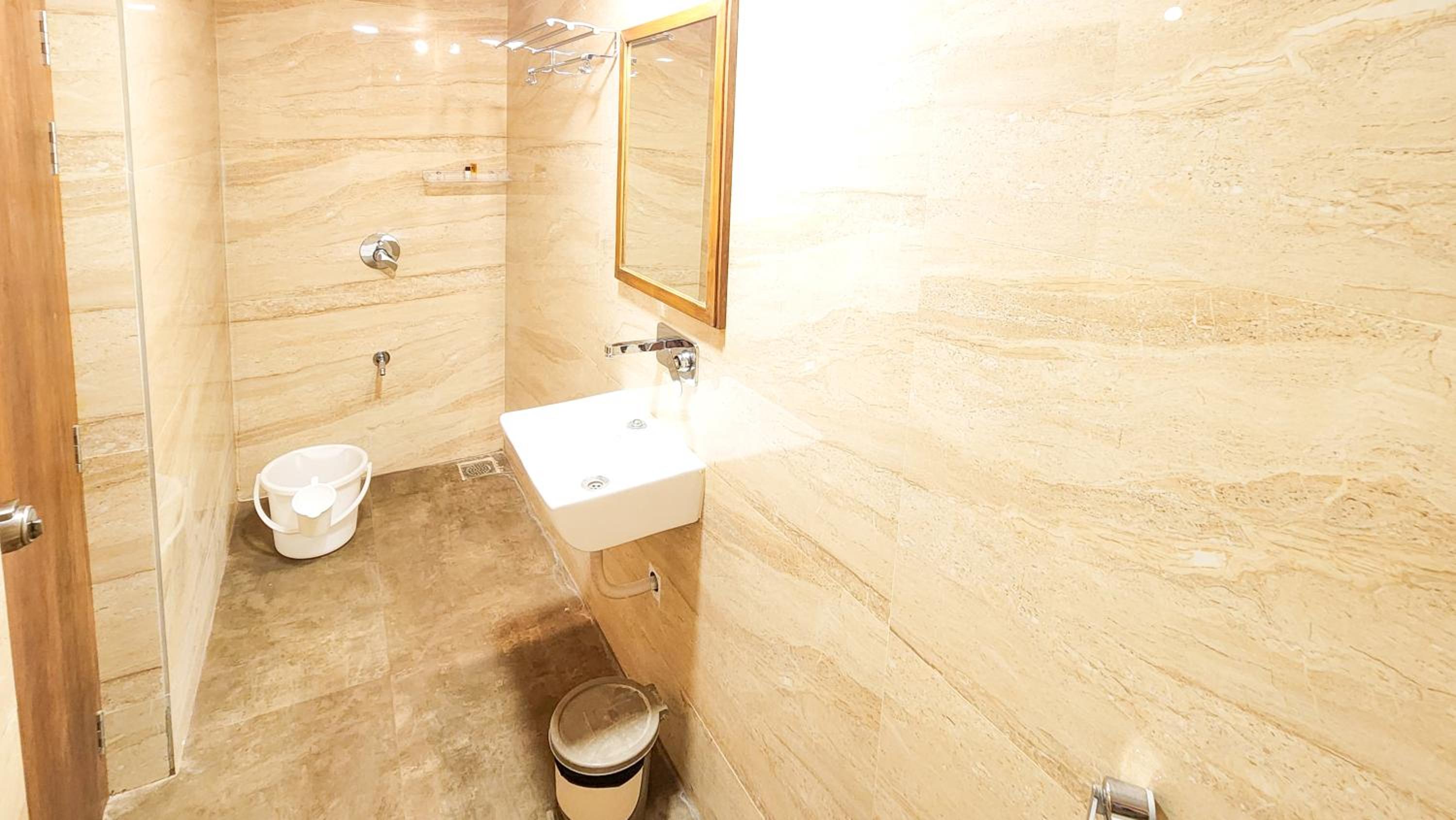 Twin Room - Photo 13