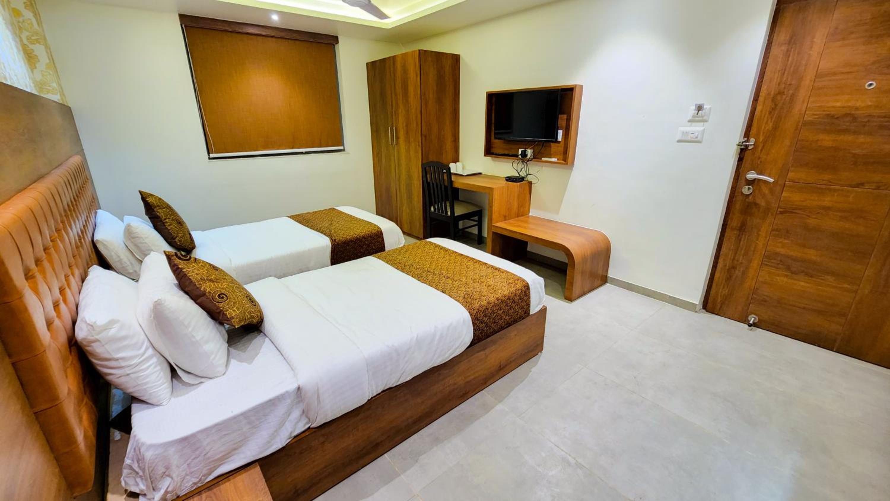 Twin Room - Photo 11