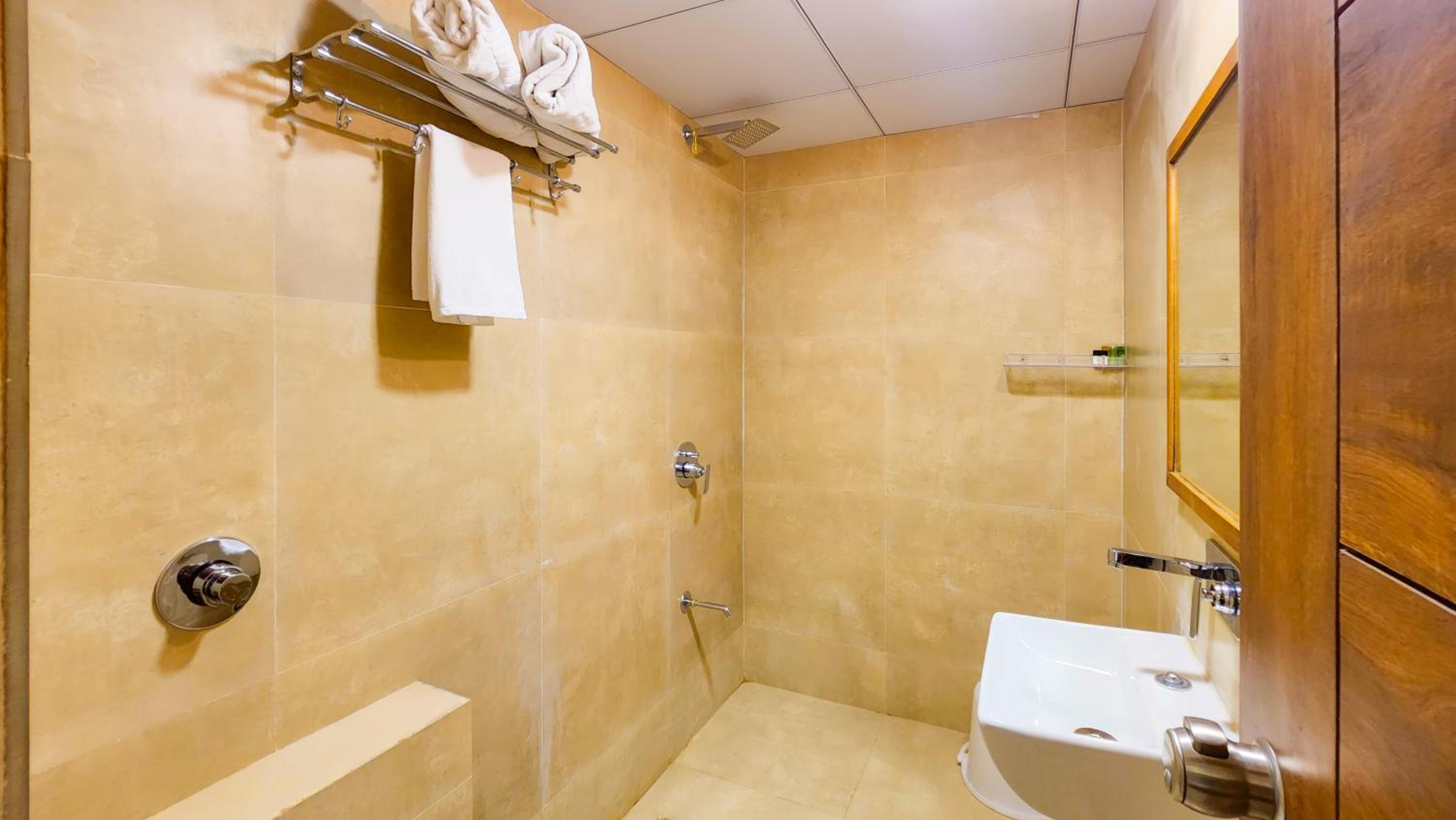 Twin Room - Photo 15