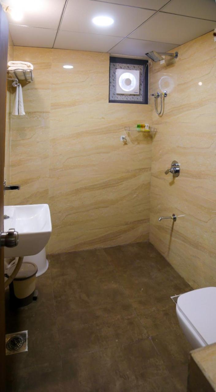 Twin Room - Photo 17