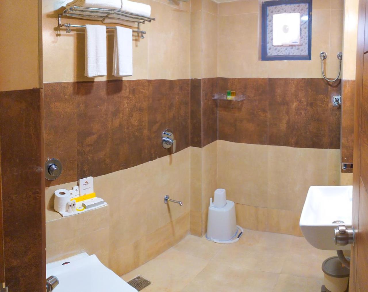 Twin Room - Photo 6