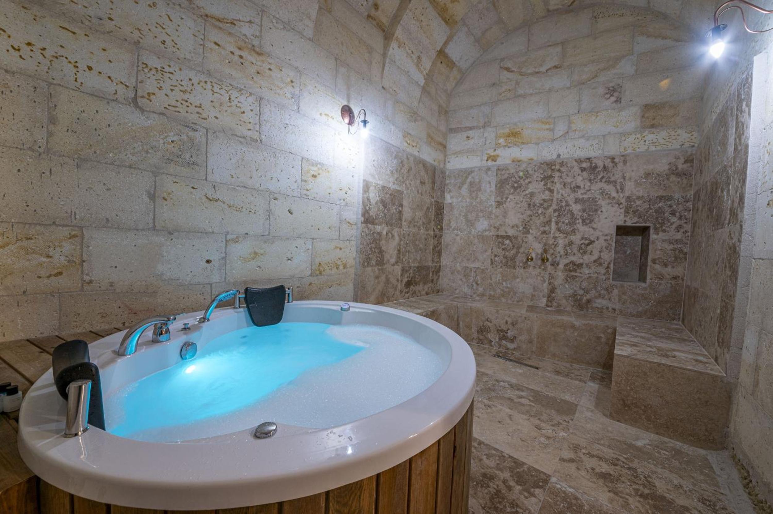 Deluxe Double Room with Castle View - Photo 21