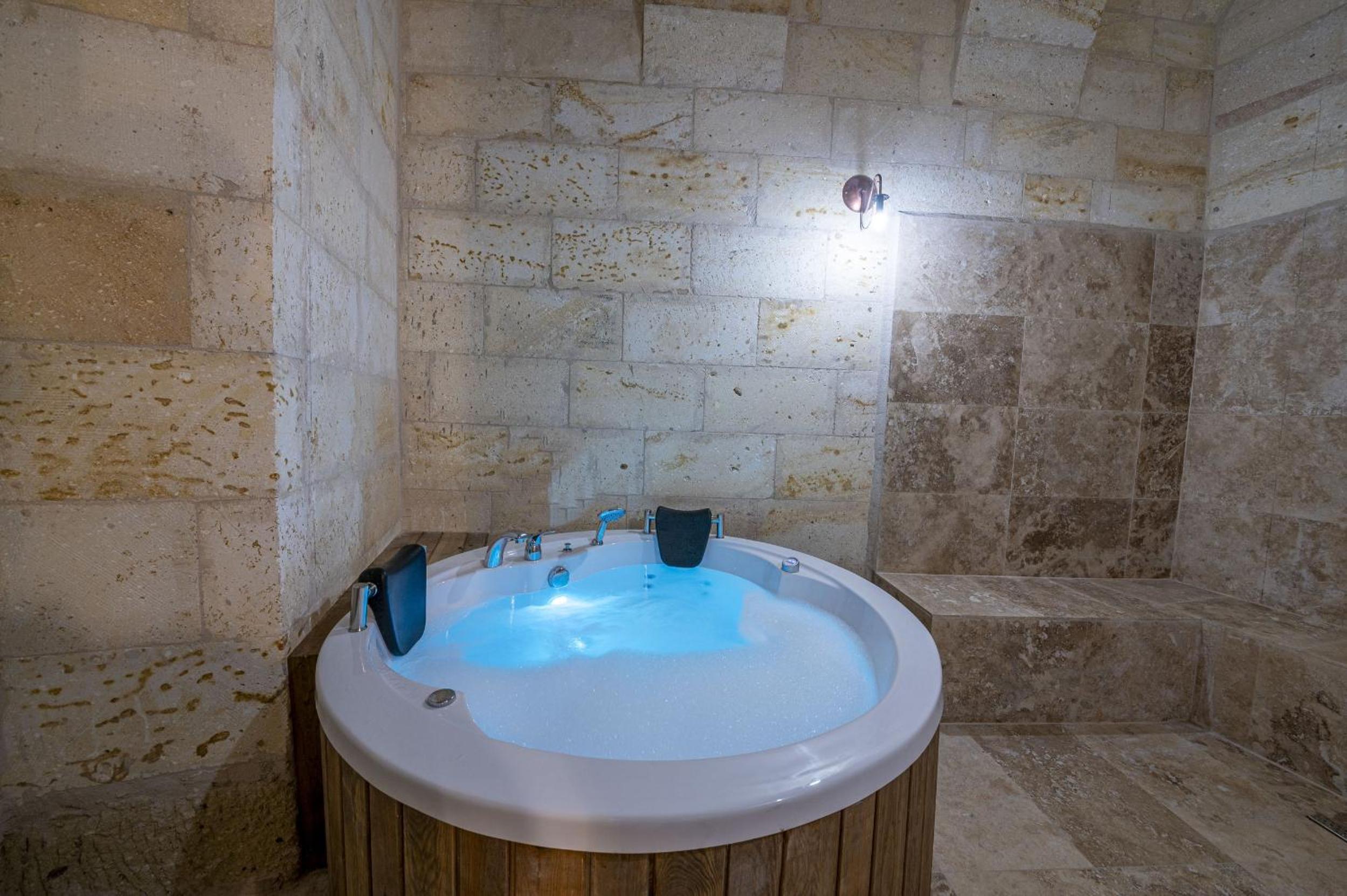 Deluxe Double Room with Castle View - Photo 22