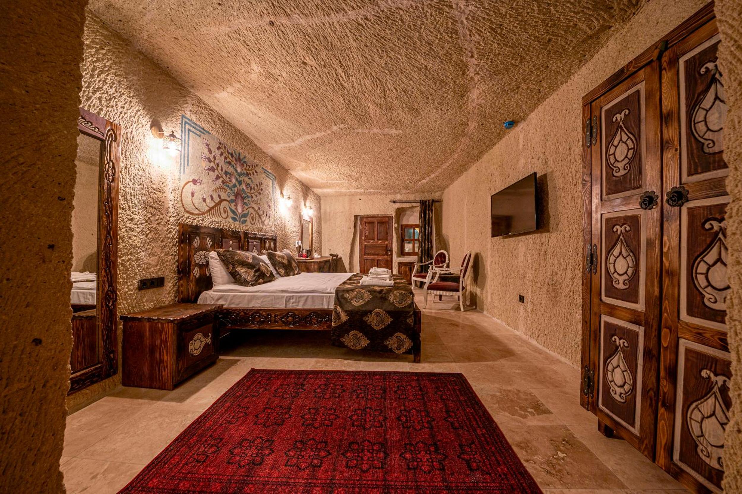 Deluxe Double Room with Castle View - Photo 13