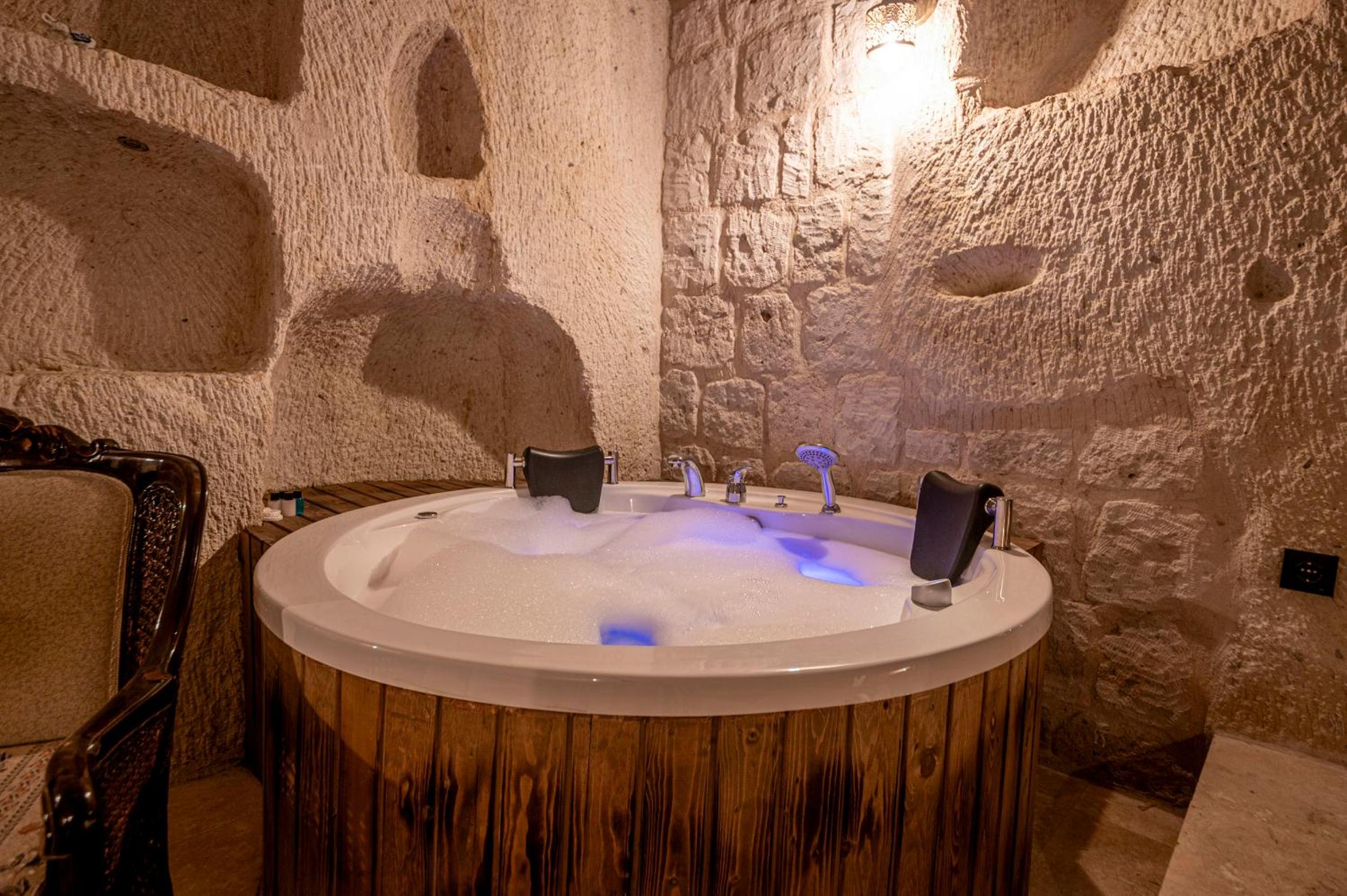 Deluxe Double Room with Castle View - Photo 14
