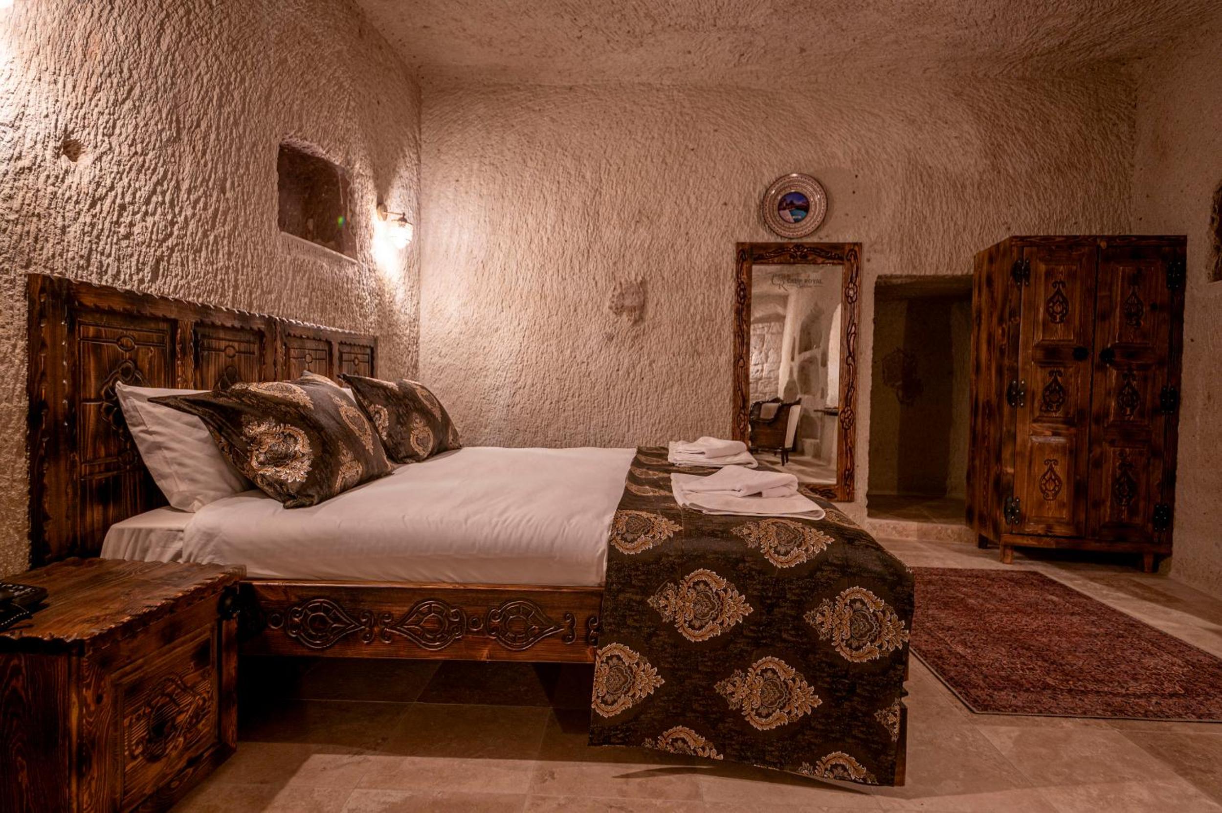 Deluxe Double Room with Castle View - Photo 9