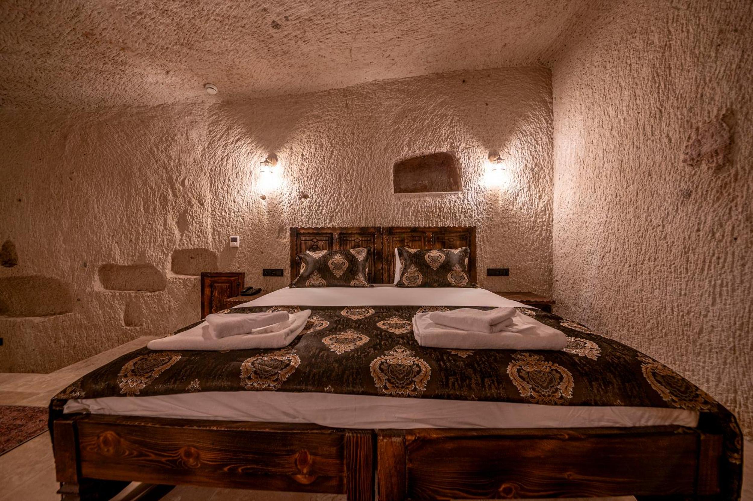Deluxe Double Room with Castle View - Photo 8