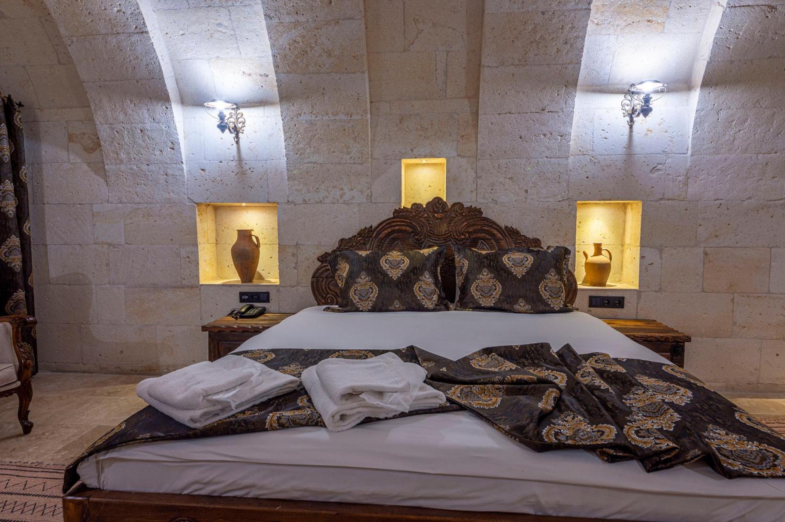 Deluxe Double Room with Castle View - Photo 5