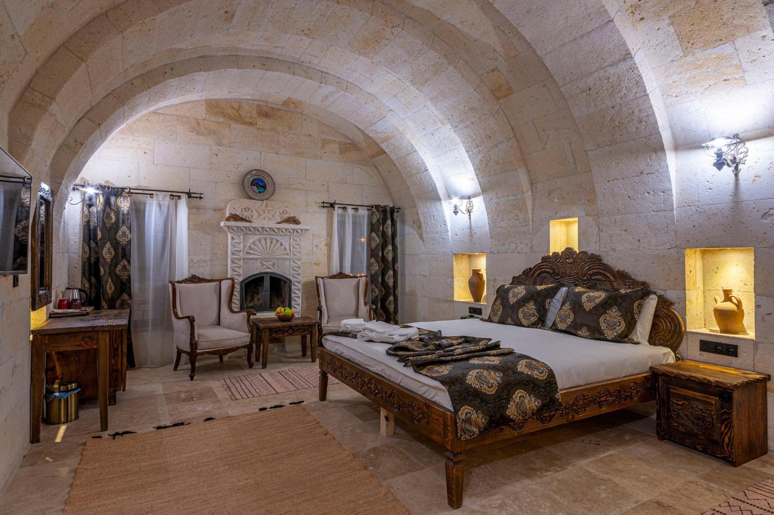 Deluxe Double Room with Castle View - Photo 6