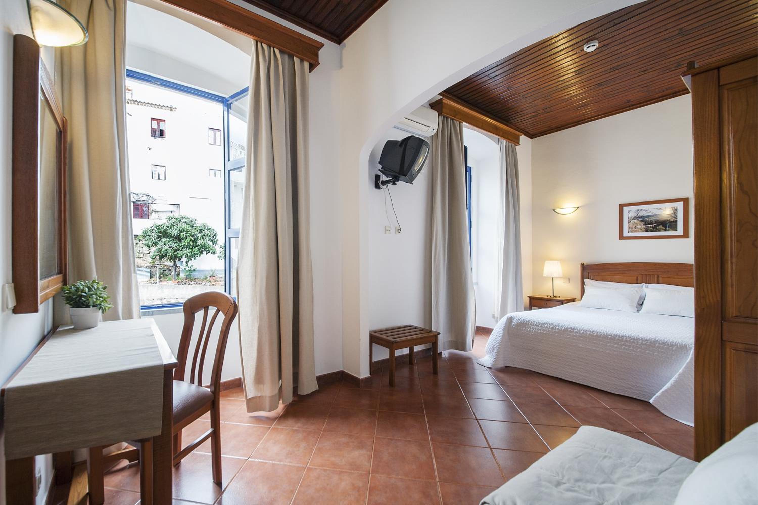 Standard Double Room - Photo 3