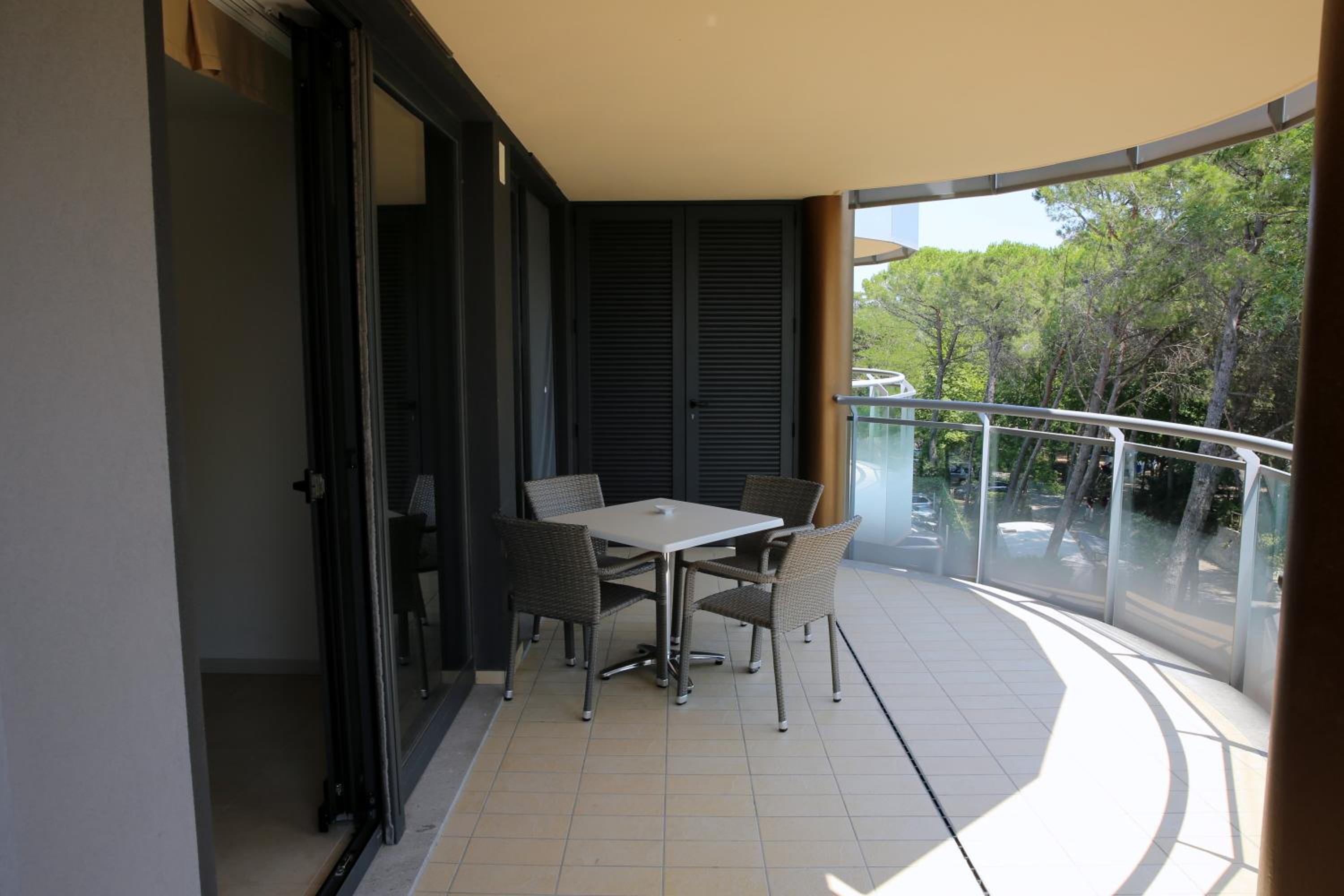 Two-Bedroom Apartment with Balcony photo 3