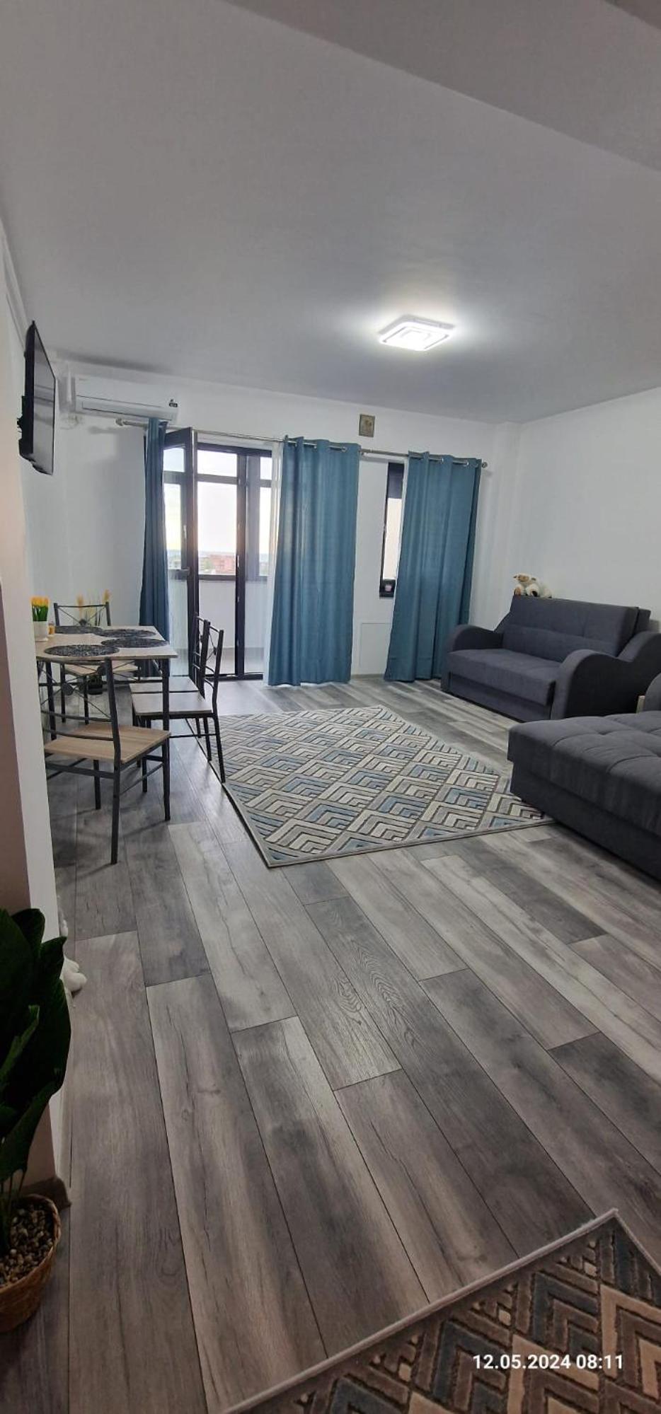 One-Bedroom Apartment photo 1