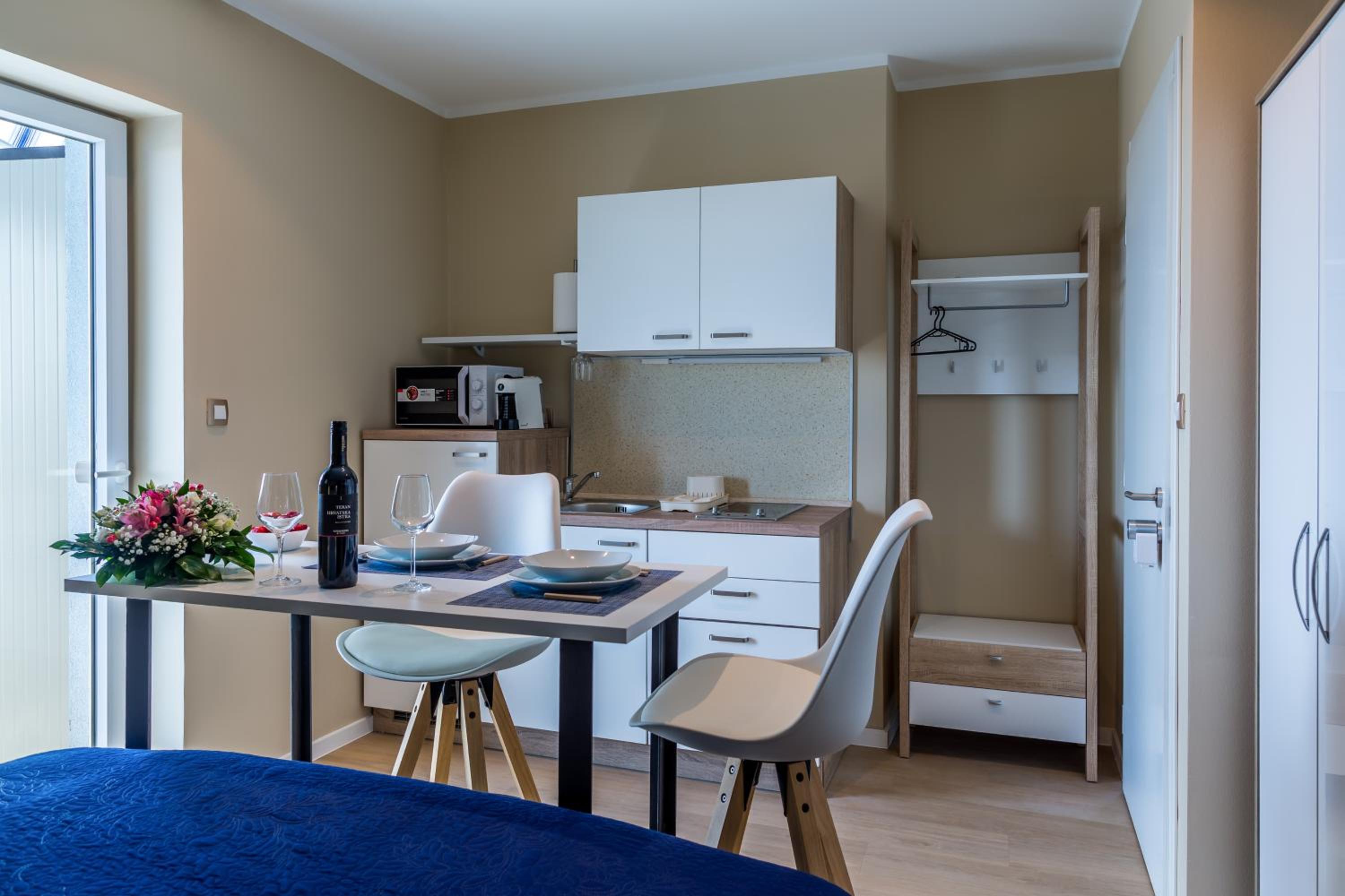 One-Bedroom Apartment photo 3